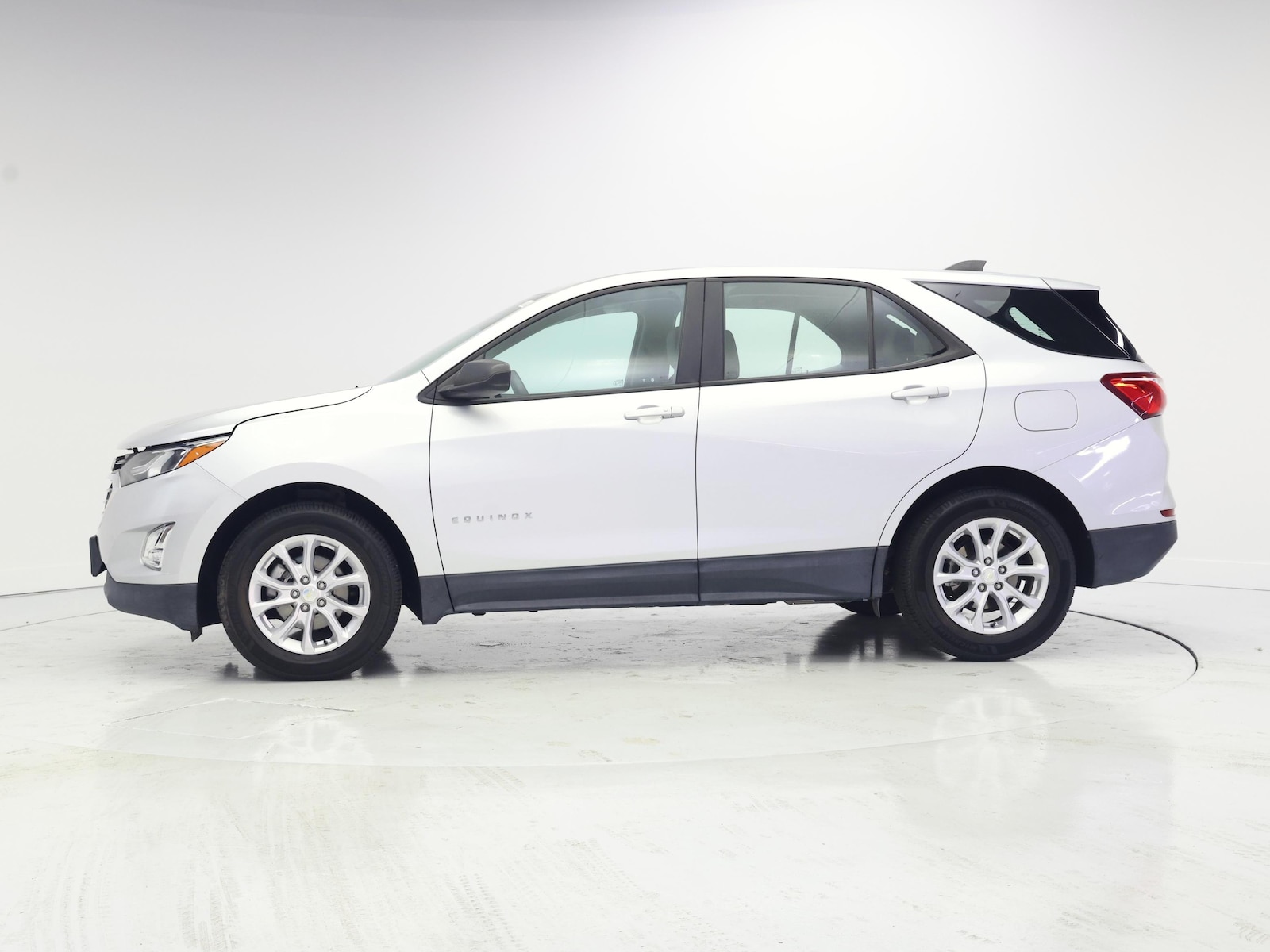 2020 Chevrolet Equinox LS - Photo 4