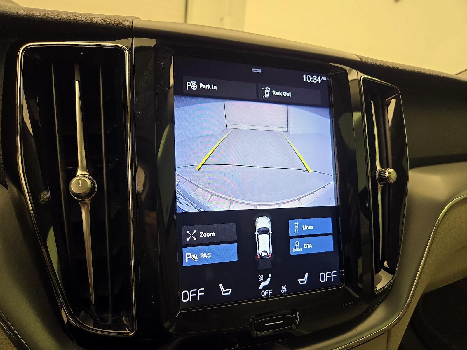 2018 Volvo XC60 Momentum - Photo 16