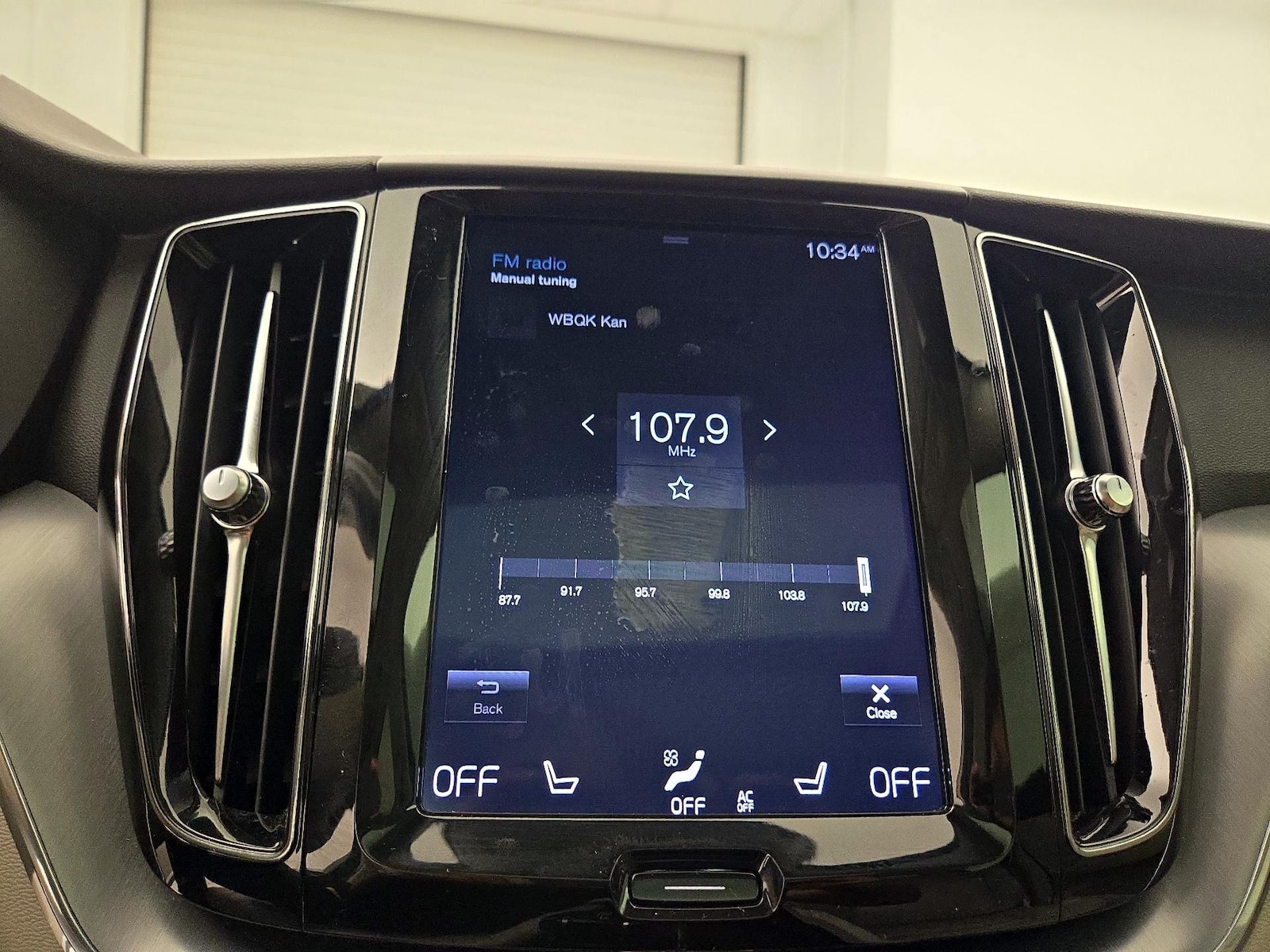 2018 Volvo XC60 Momentum - Photo 17