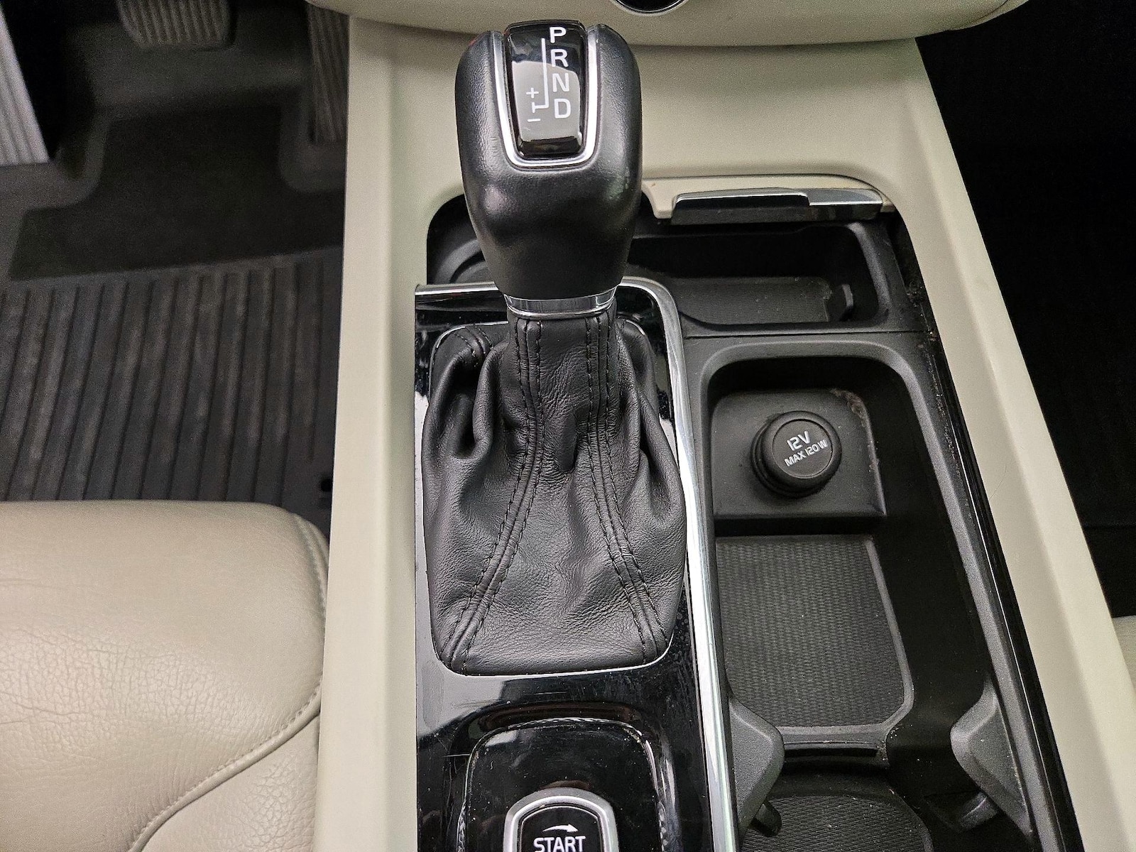2018 Volvo XC60 Momentum - Photo 19