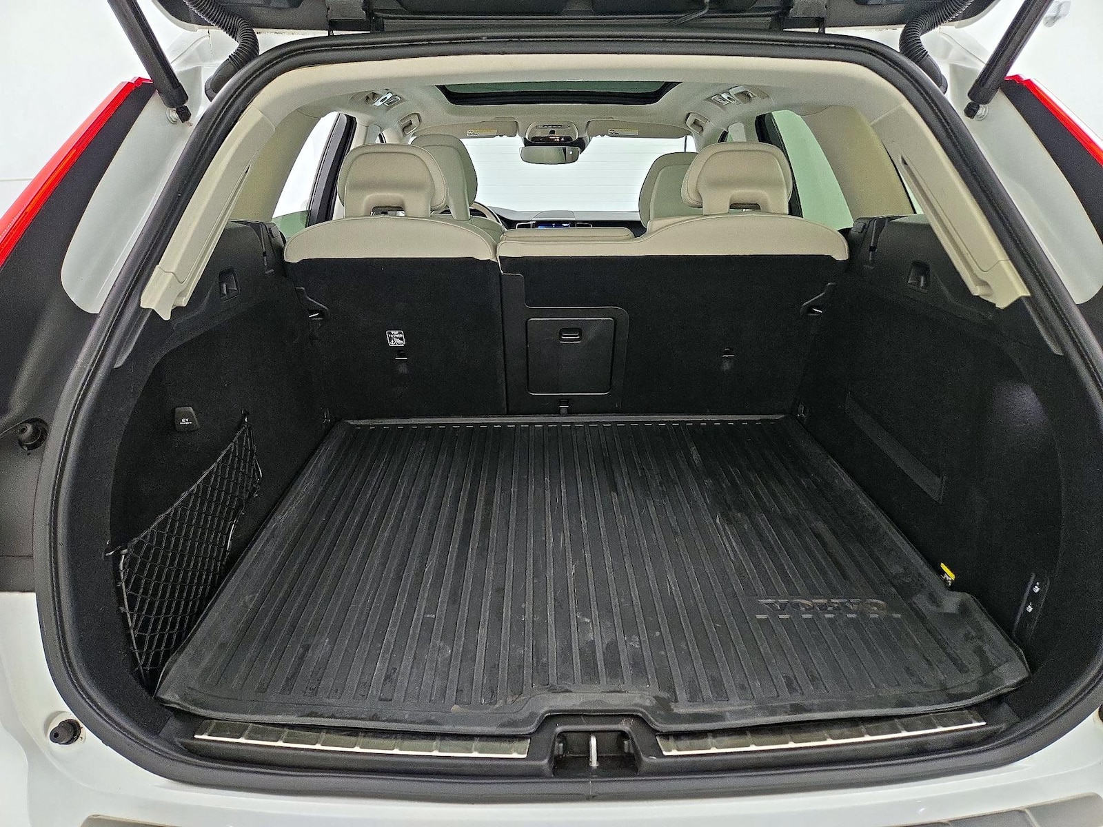 2018 Volvo XC60 Momentum - Photo 23