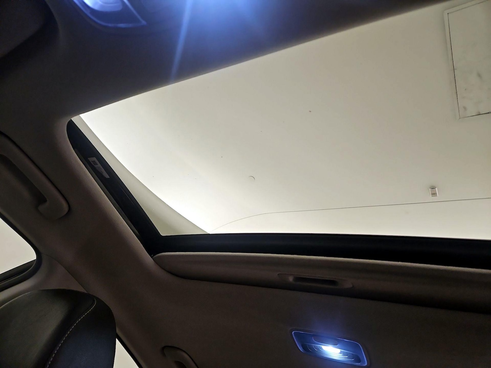 Sunroof(s) & Overhead Airbags