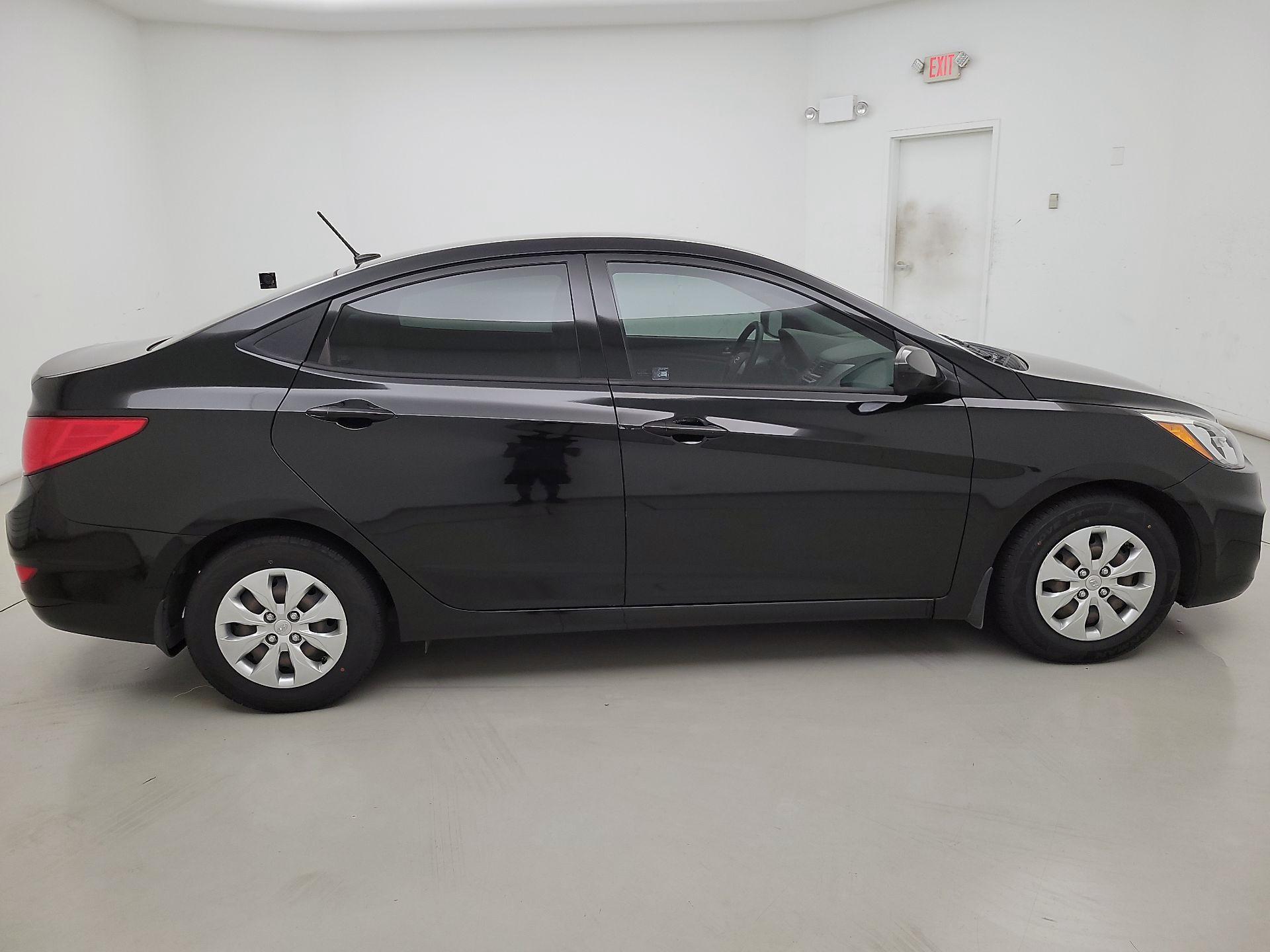 Thumbnail: 2017 Hyundai Accent - 4