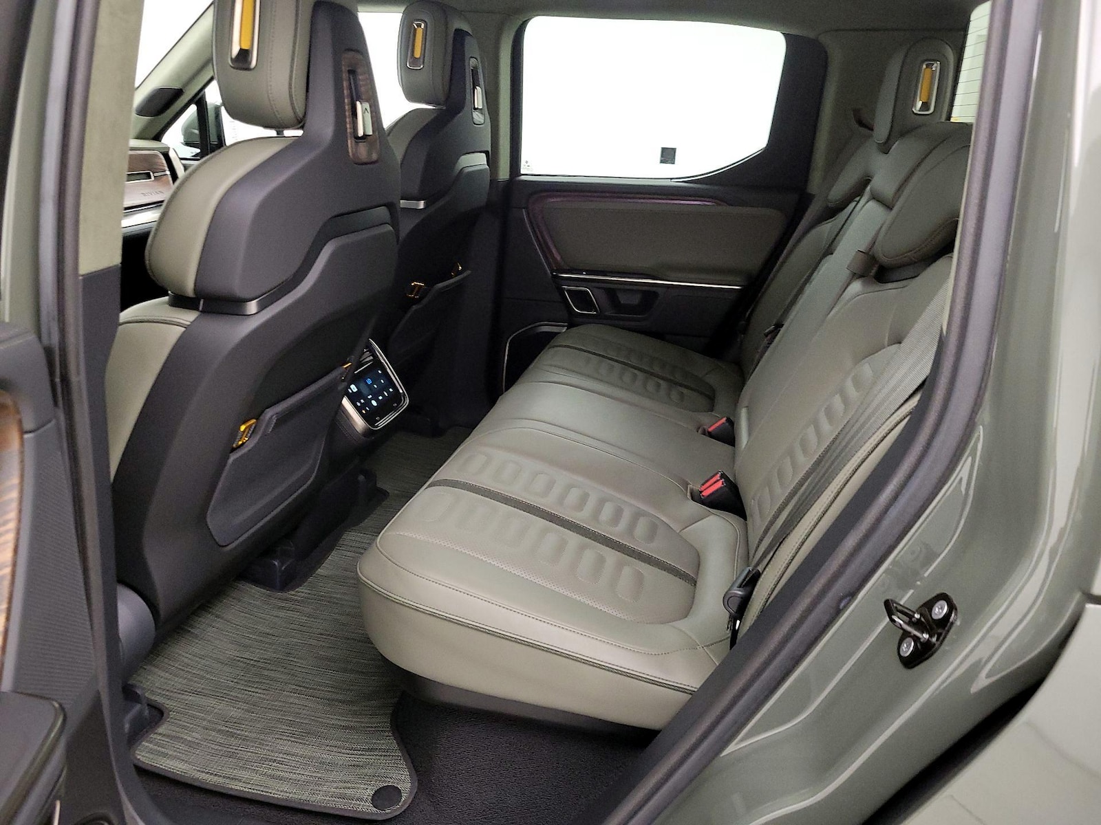 2022 Rivian R1T Launch Edition - Photo 21