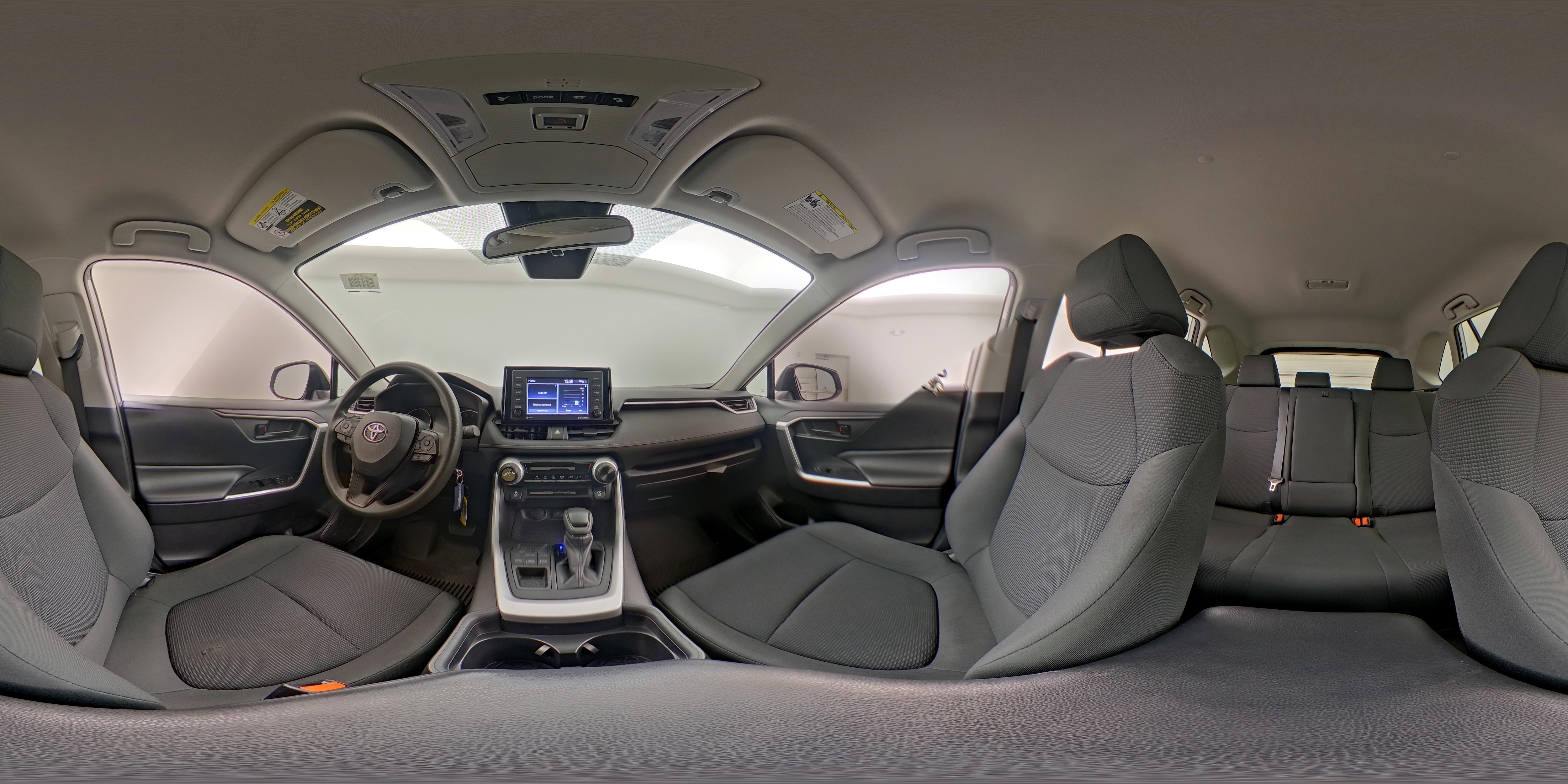 2020 Toyota RAV4 LE - Photo 24