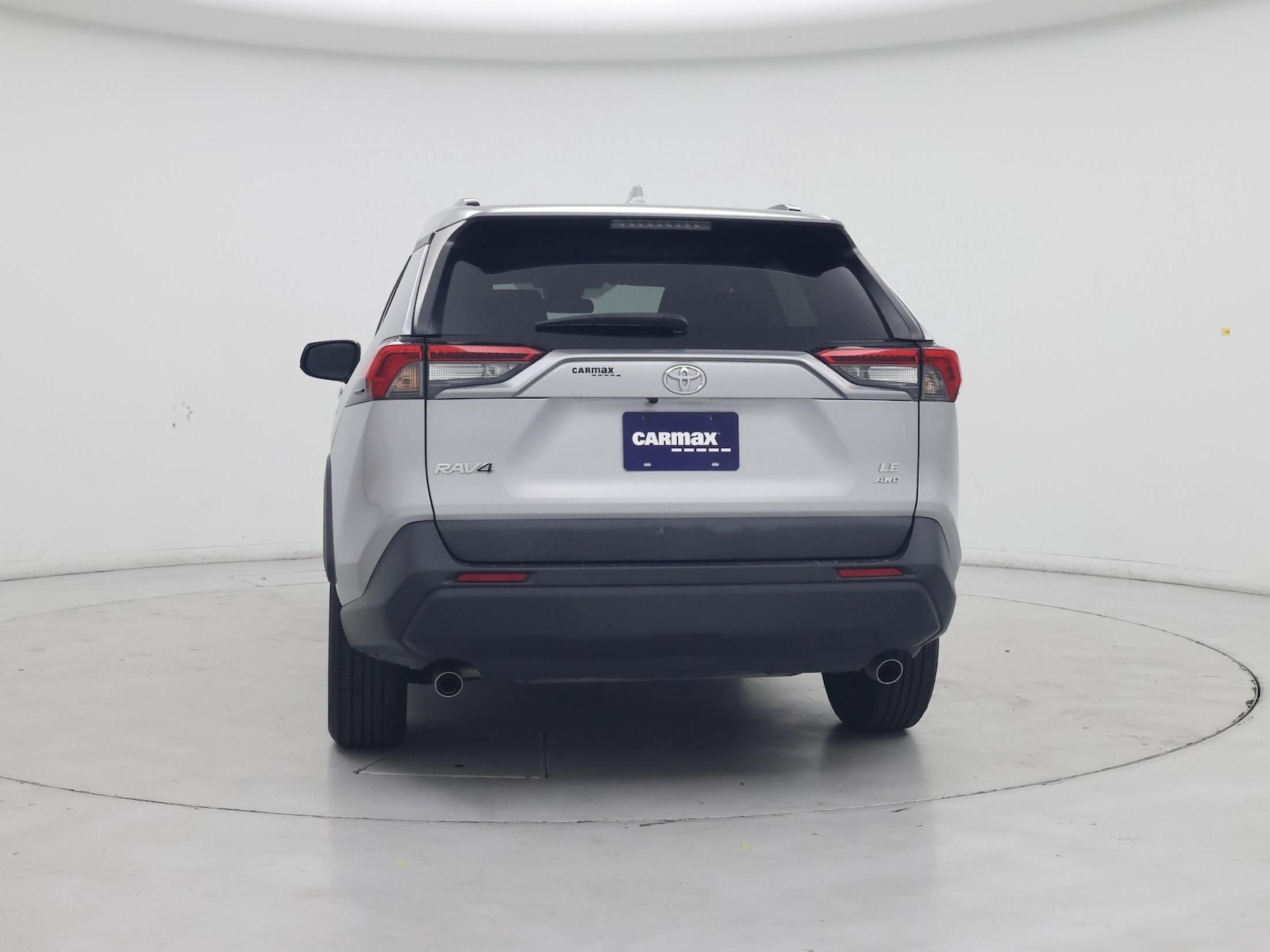 2020 Toyota RAV4 LE - Photo 7