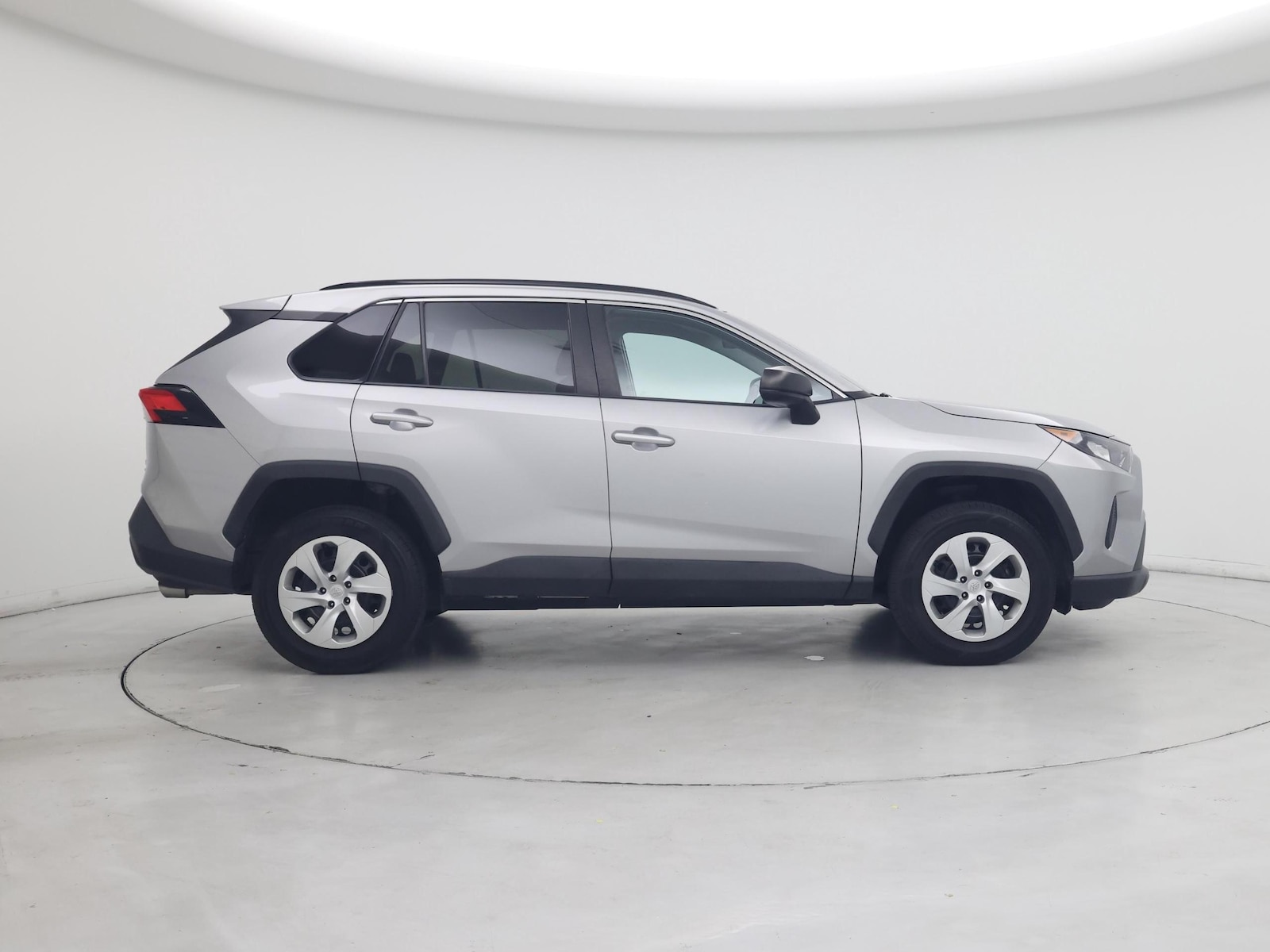 2020 Toyota RAV4 LE - Photo 8