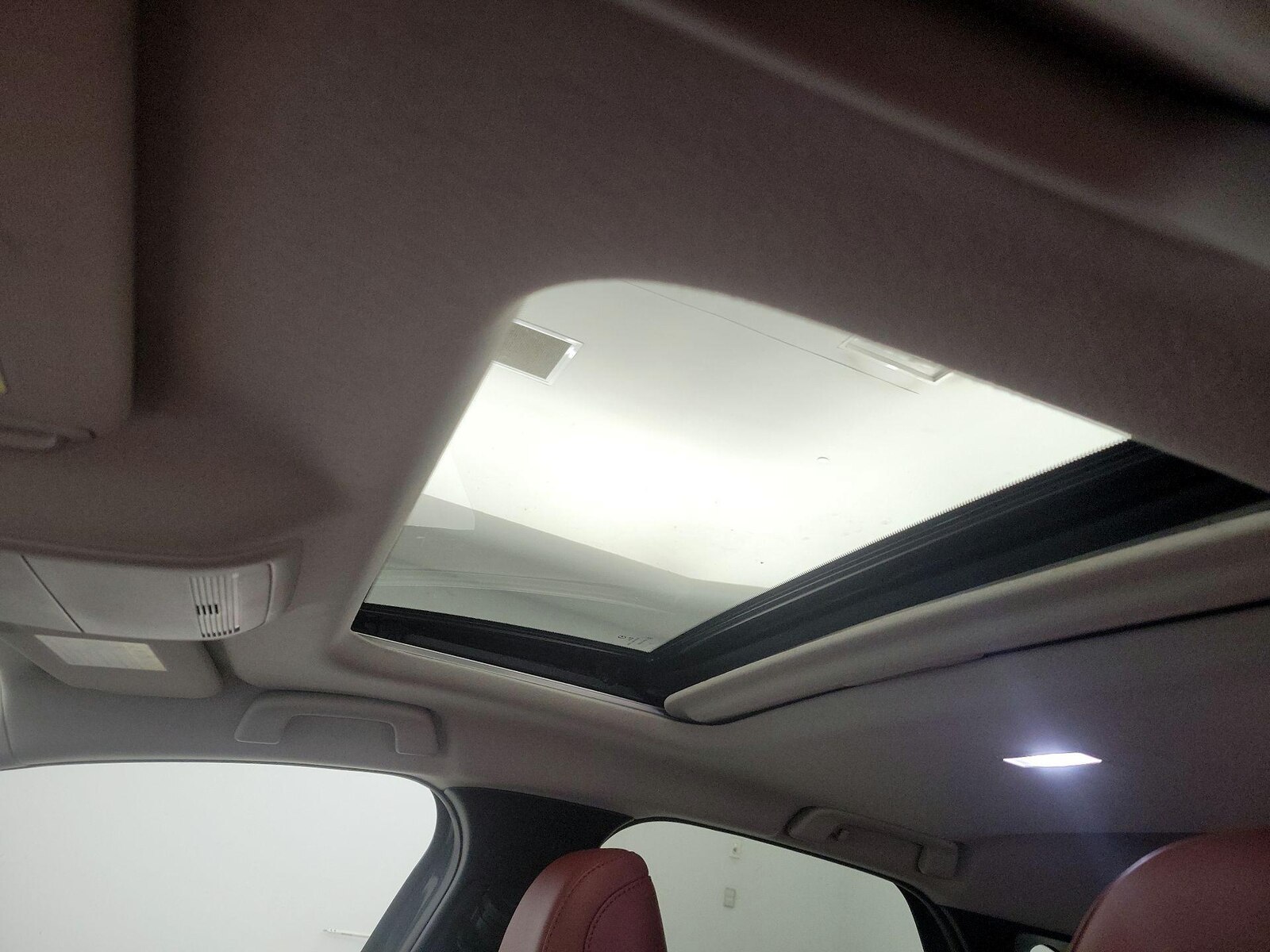 Sunroof(s) & Overhead Airbags
