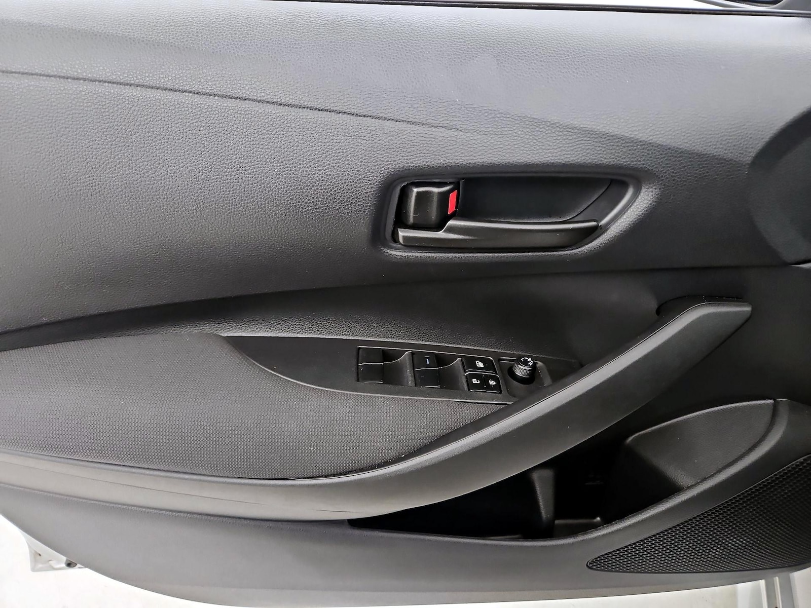 2024 Toyota Corolla LE - Photo 13