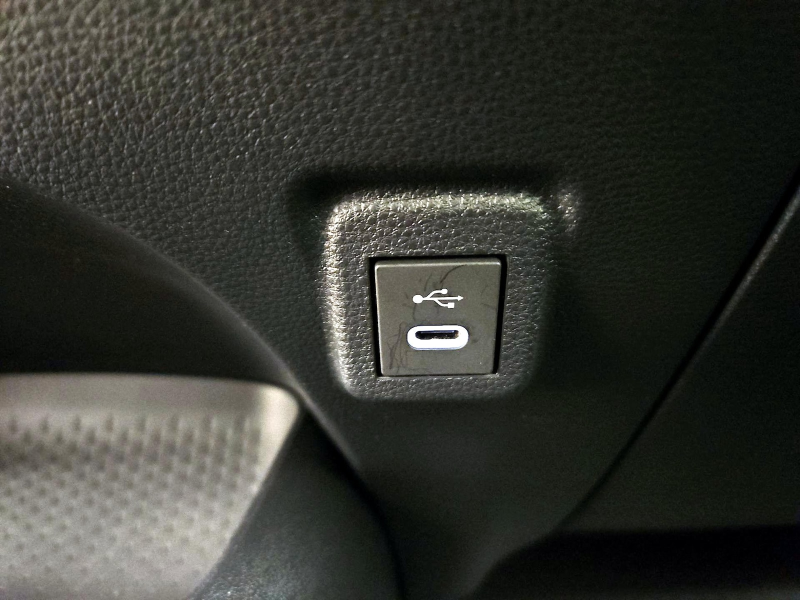 2024 Toyota Corolla LE - Photo 19