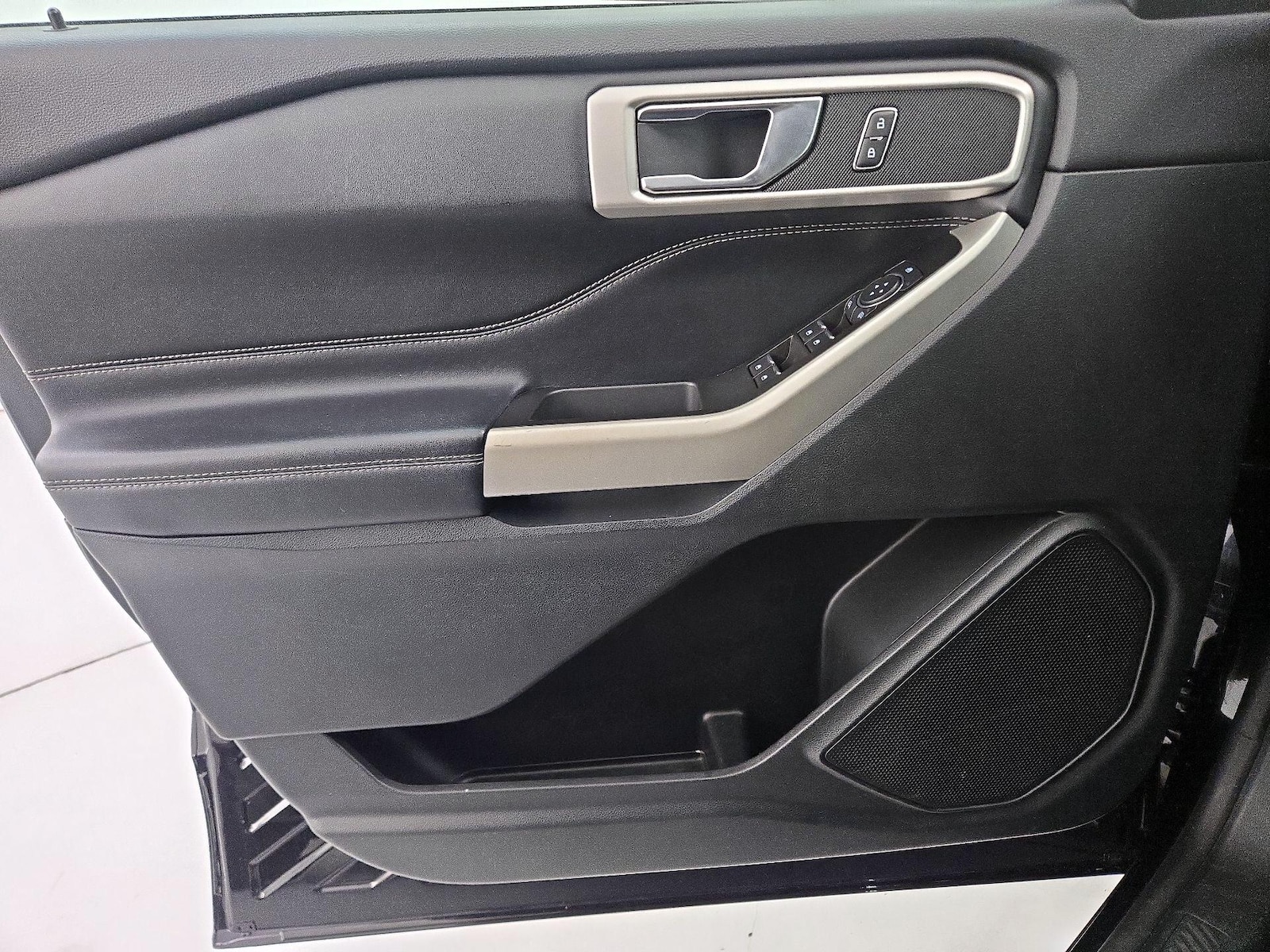 2022 Ford Explorer XLT - Photo 13