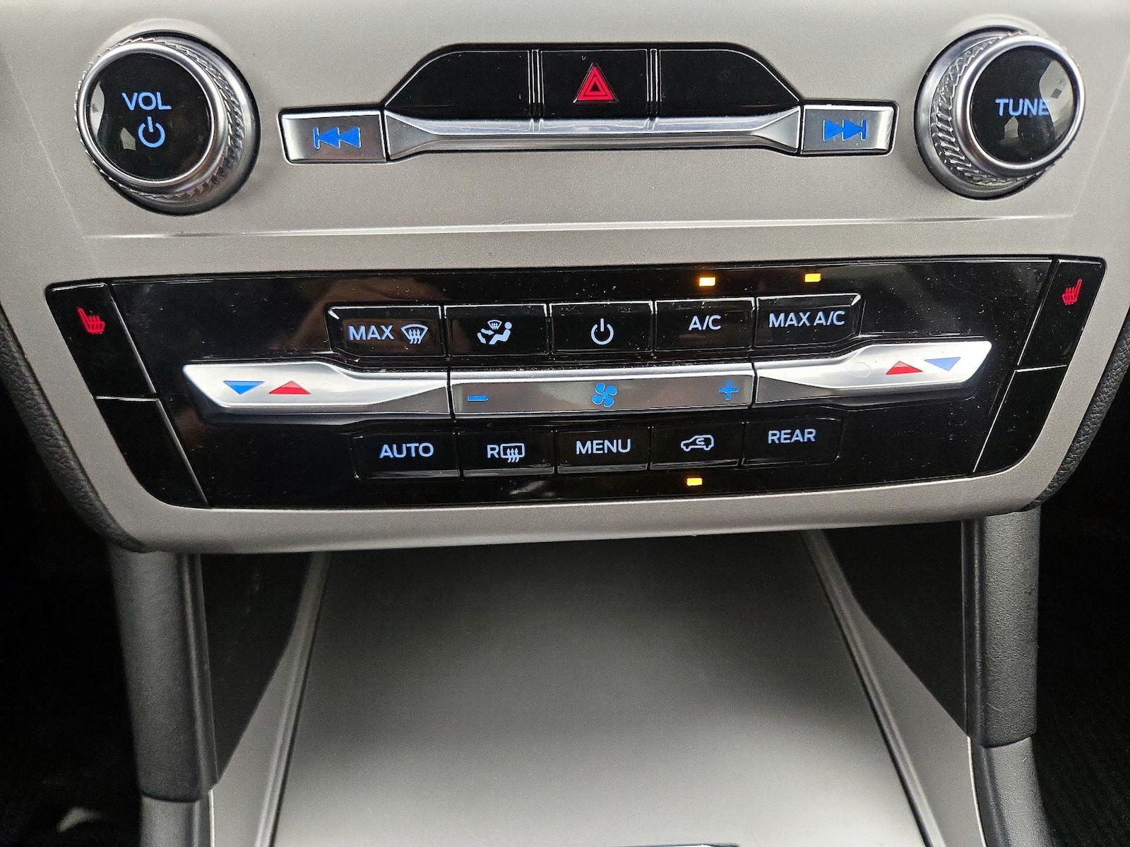 2022 Ford Explorer XLT - Photo 17