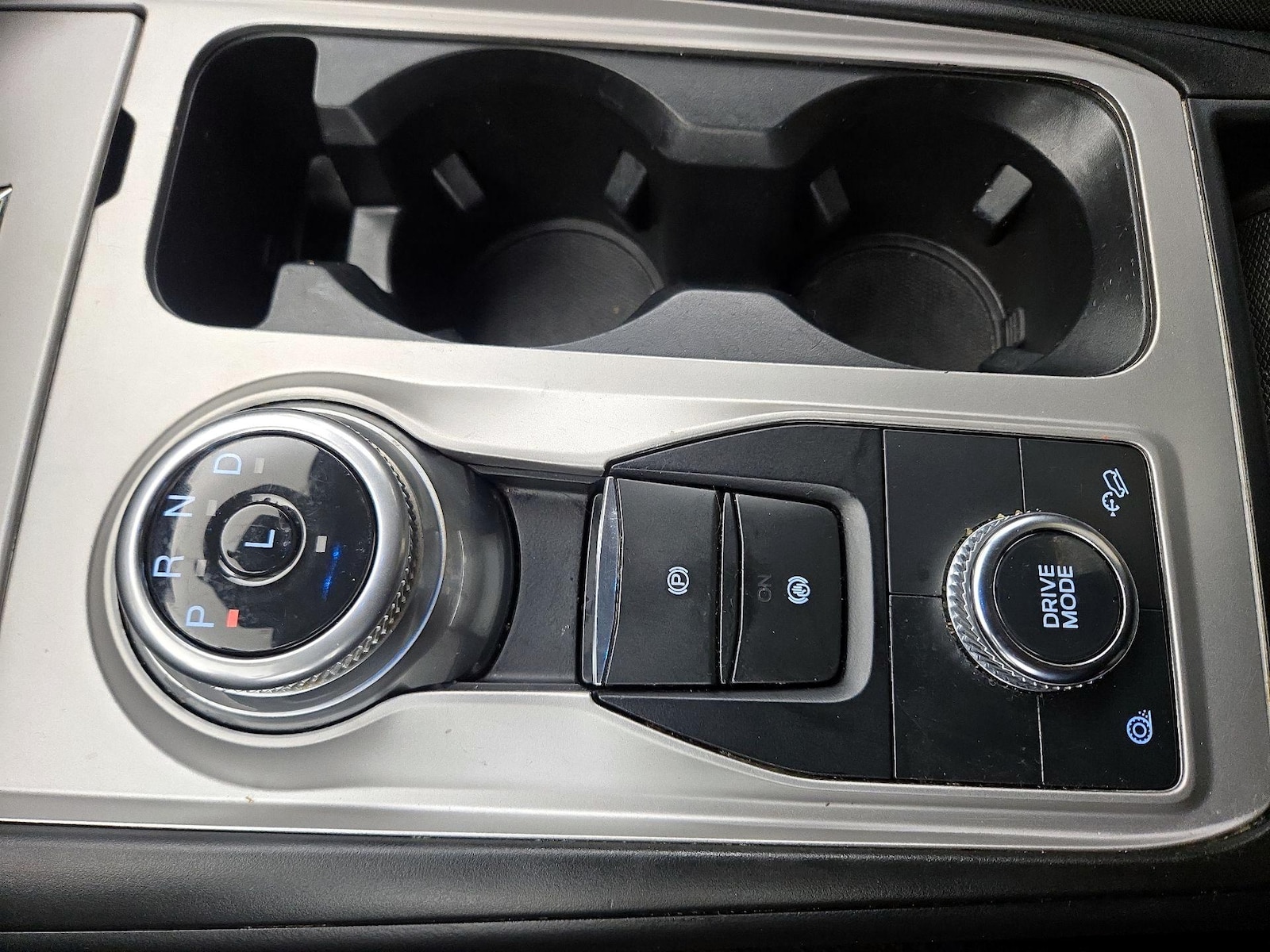 2022 Ford Explorer XLT - Photo 18