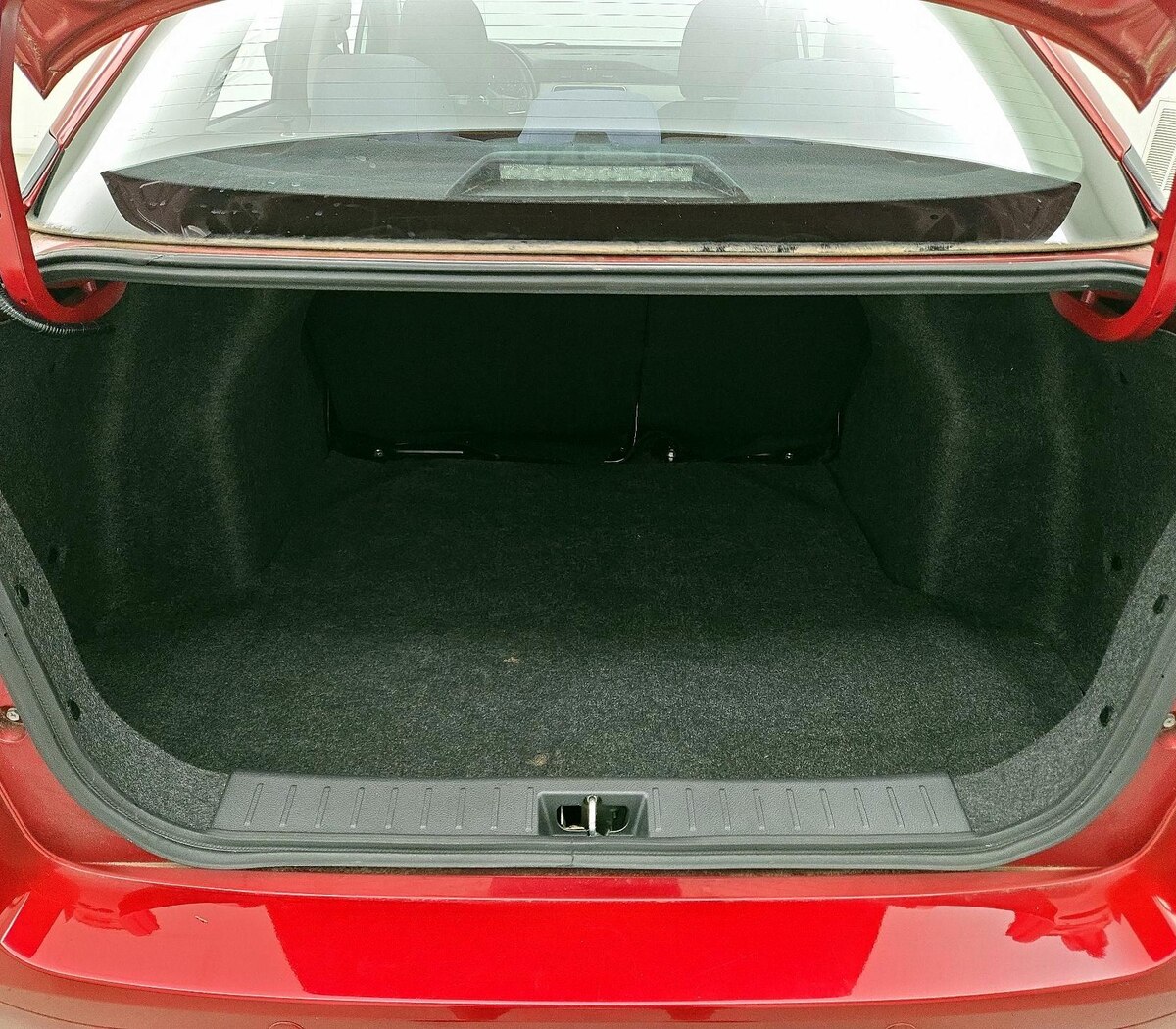 Trunk/Cargo (Seats Up)