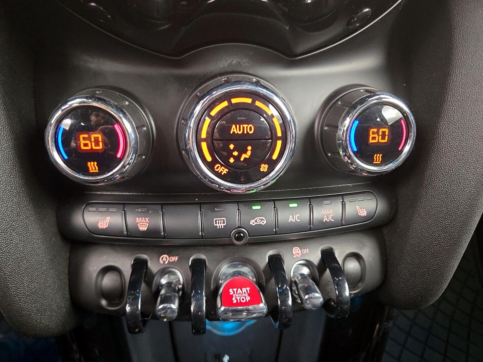 2021 MINI Hardtop 2 Door - Photo 17