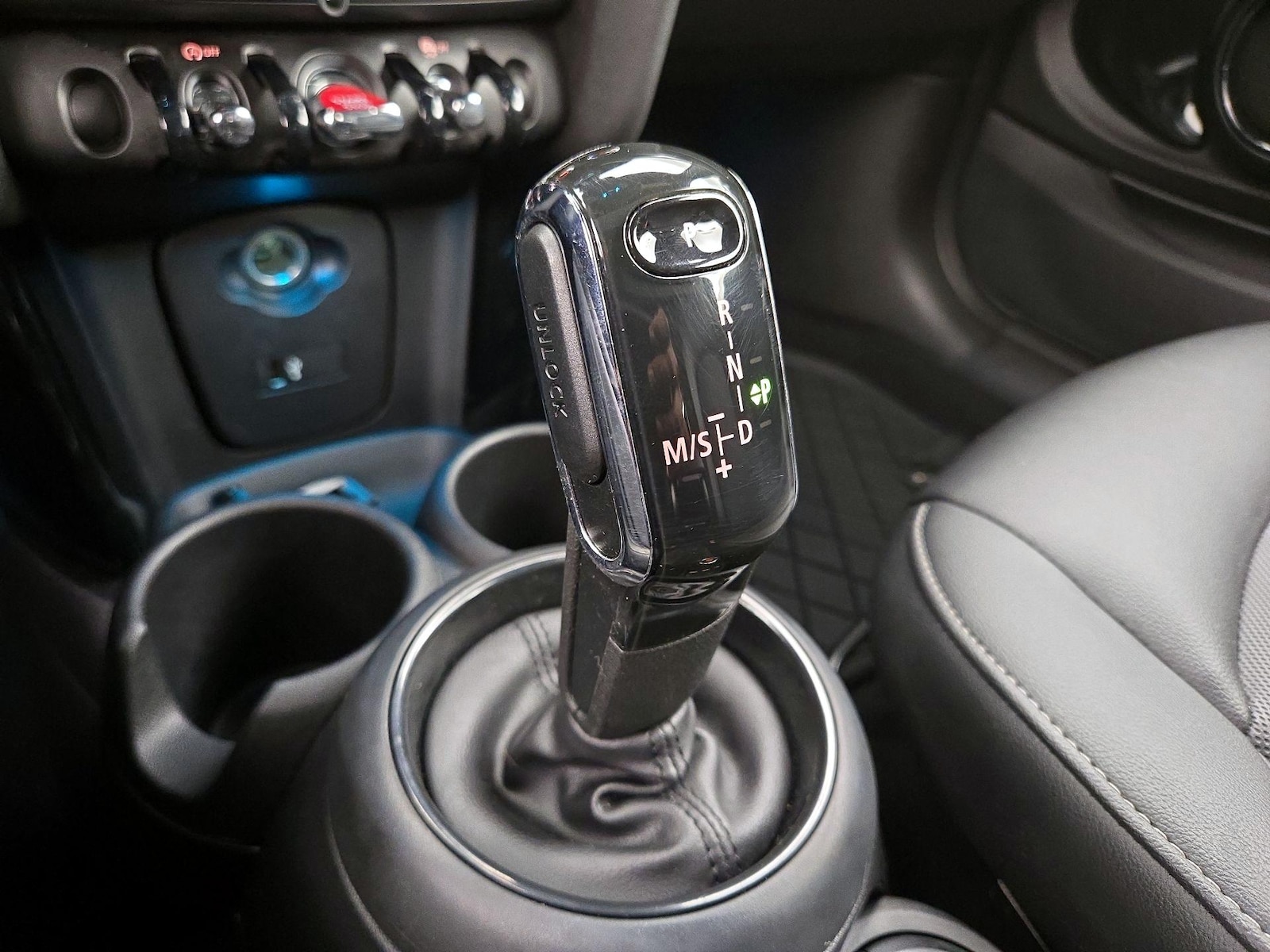 2021 MINI Hardtop 2 Door - Photo 18