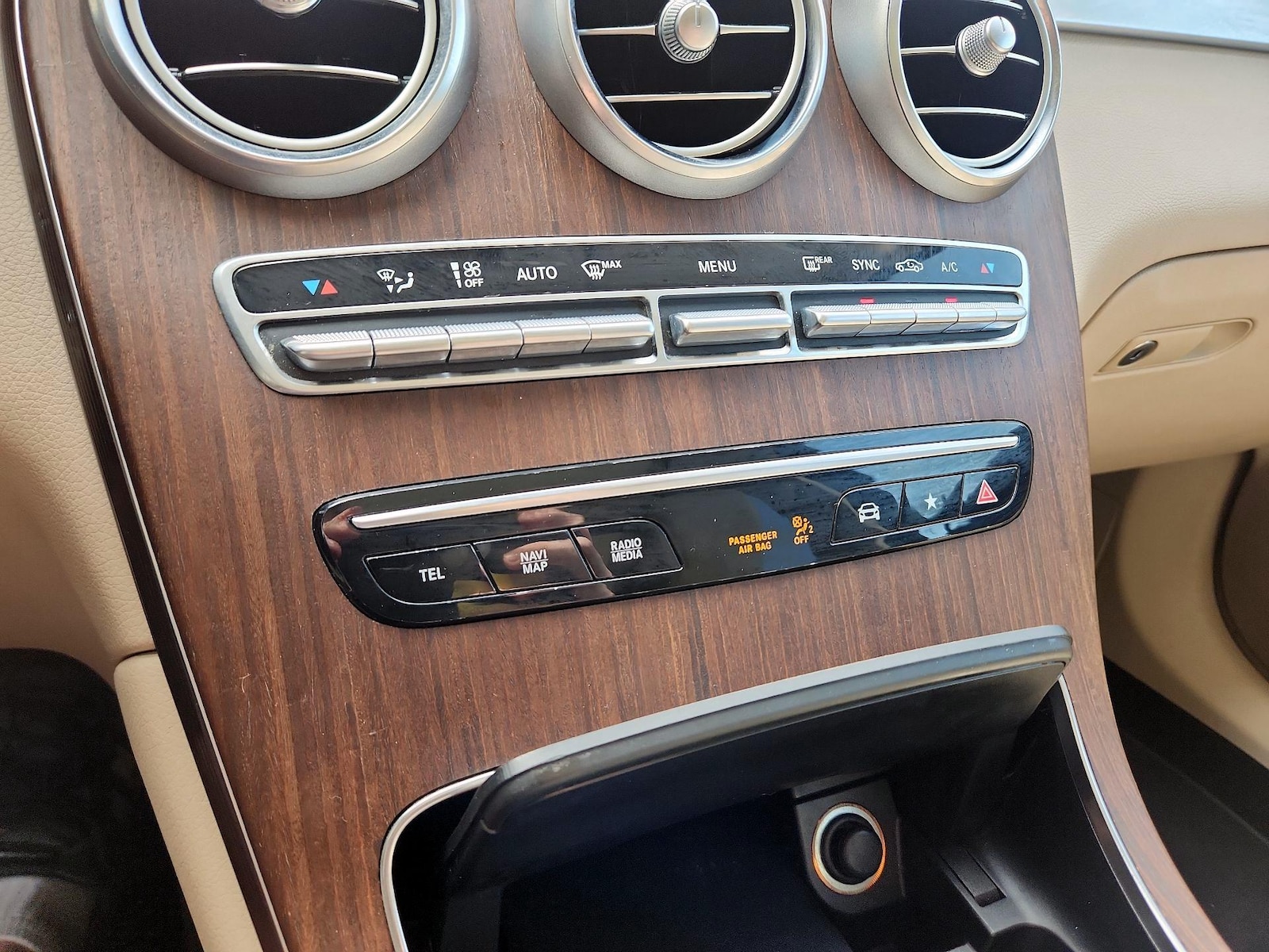2021 Mercedes-Benz GLC GLC300 - Photo 16