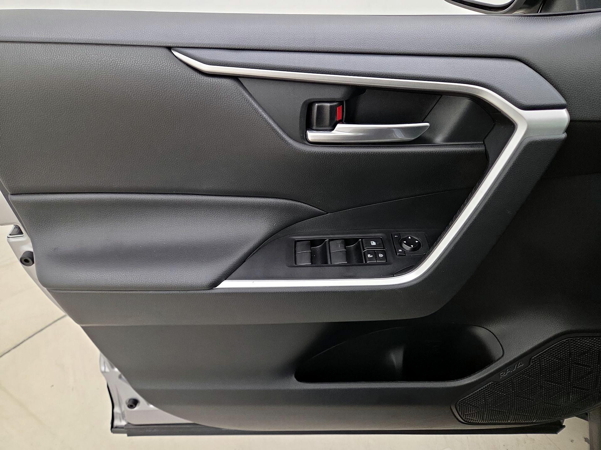 Thumbnail: 2021 Toyota RAV4 - 12