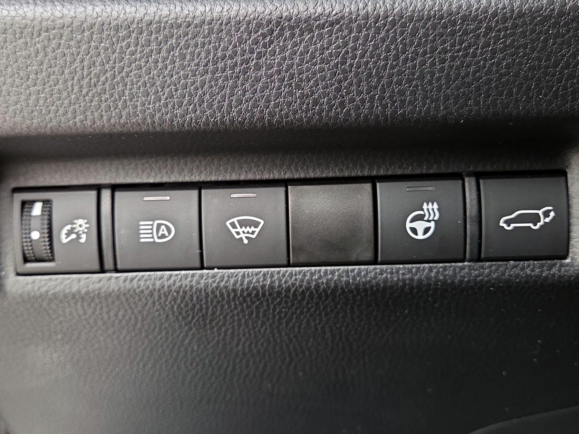 Thumbnail: 2021 Toyota RAV4 - 13