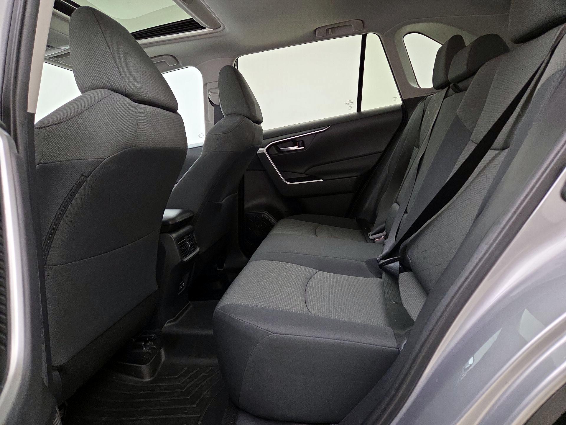 Thumbnail: 2021 Toyota RAV4 - 20