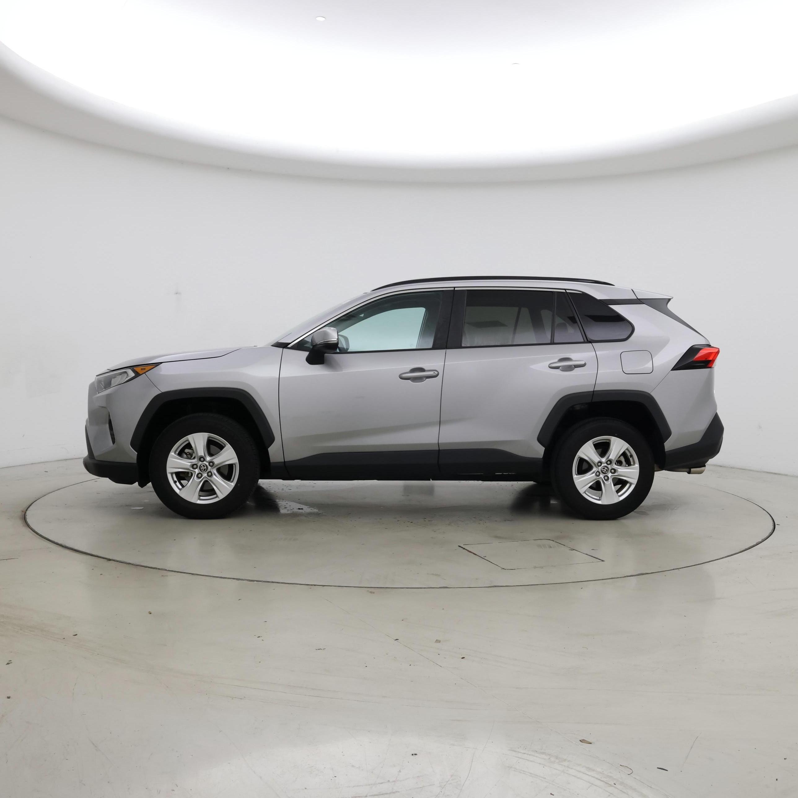 Thumbnail: 2021 Toyota RAV4 - 3