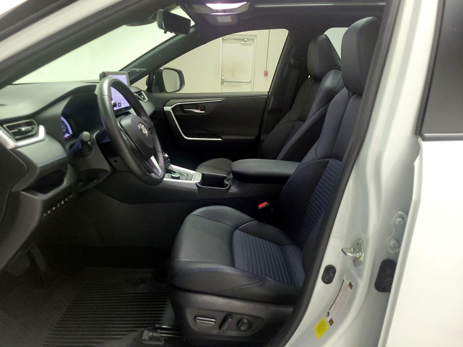2024 Toyota RAV4 XSE - Photo 12