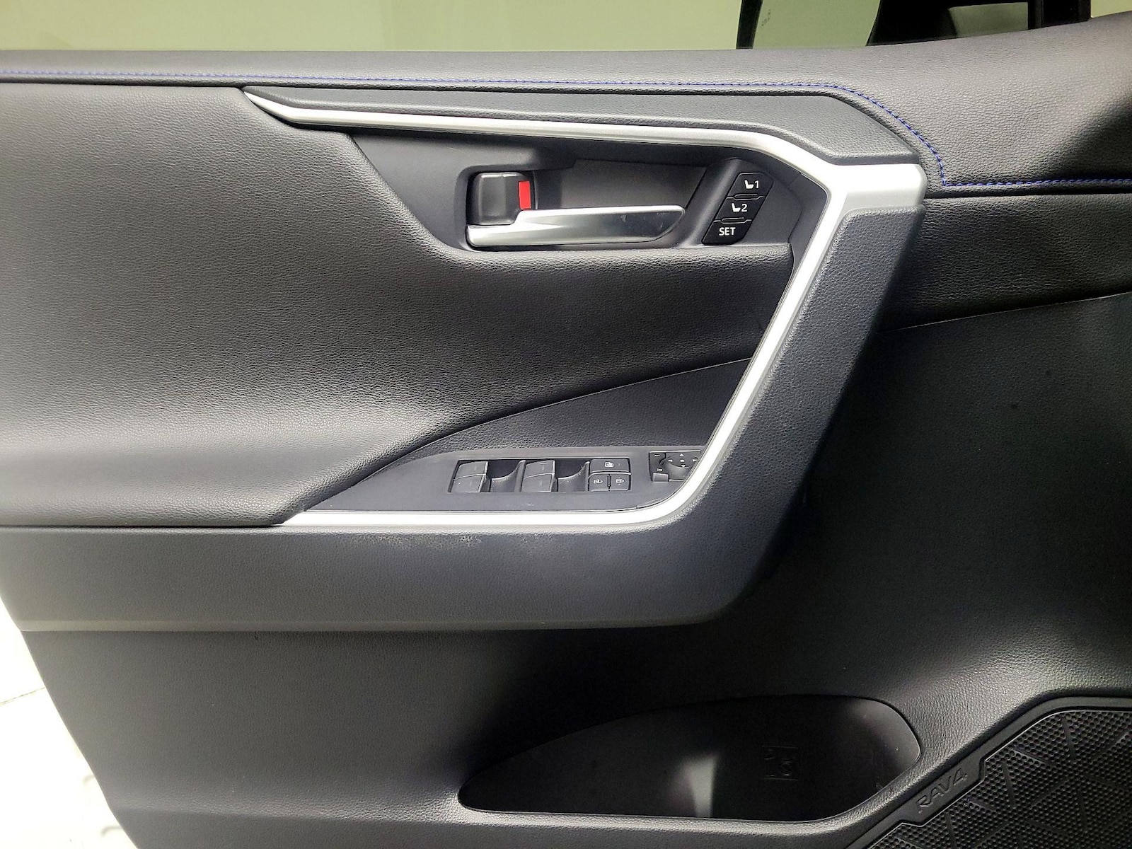 2024 Toyota RAV4 XSE - Photo 13