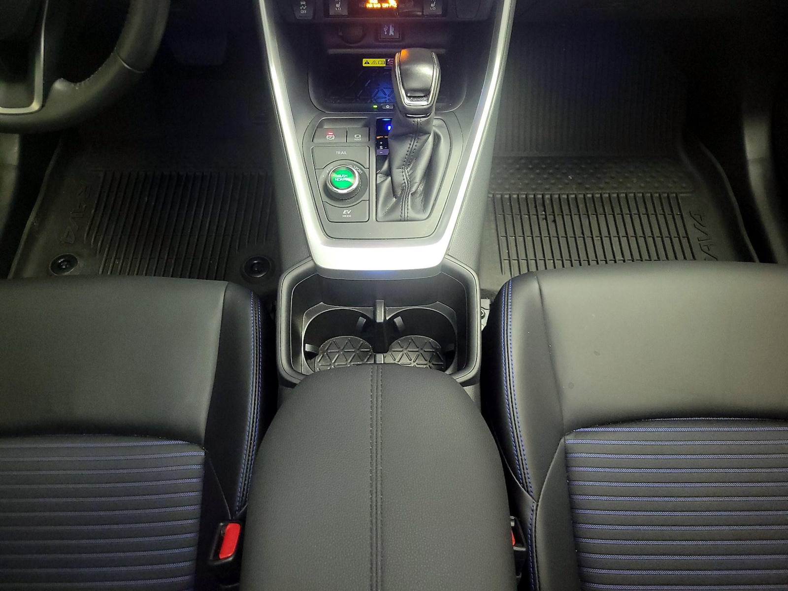 2024 Toyota RAV4 XSE - Photo 19
