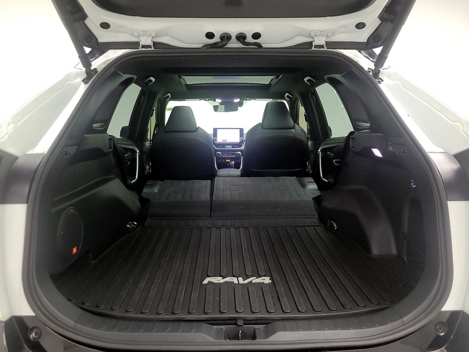 2024 Toyota RAV4 XSE - Photo 24
