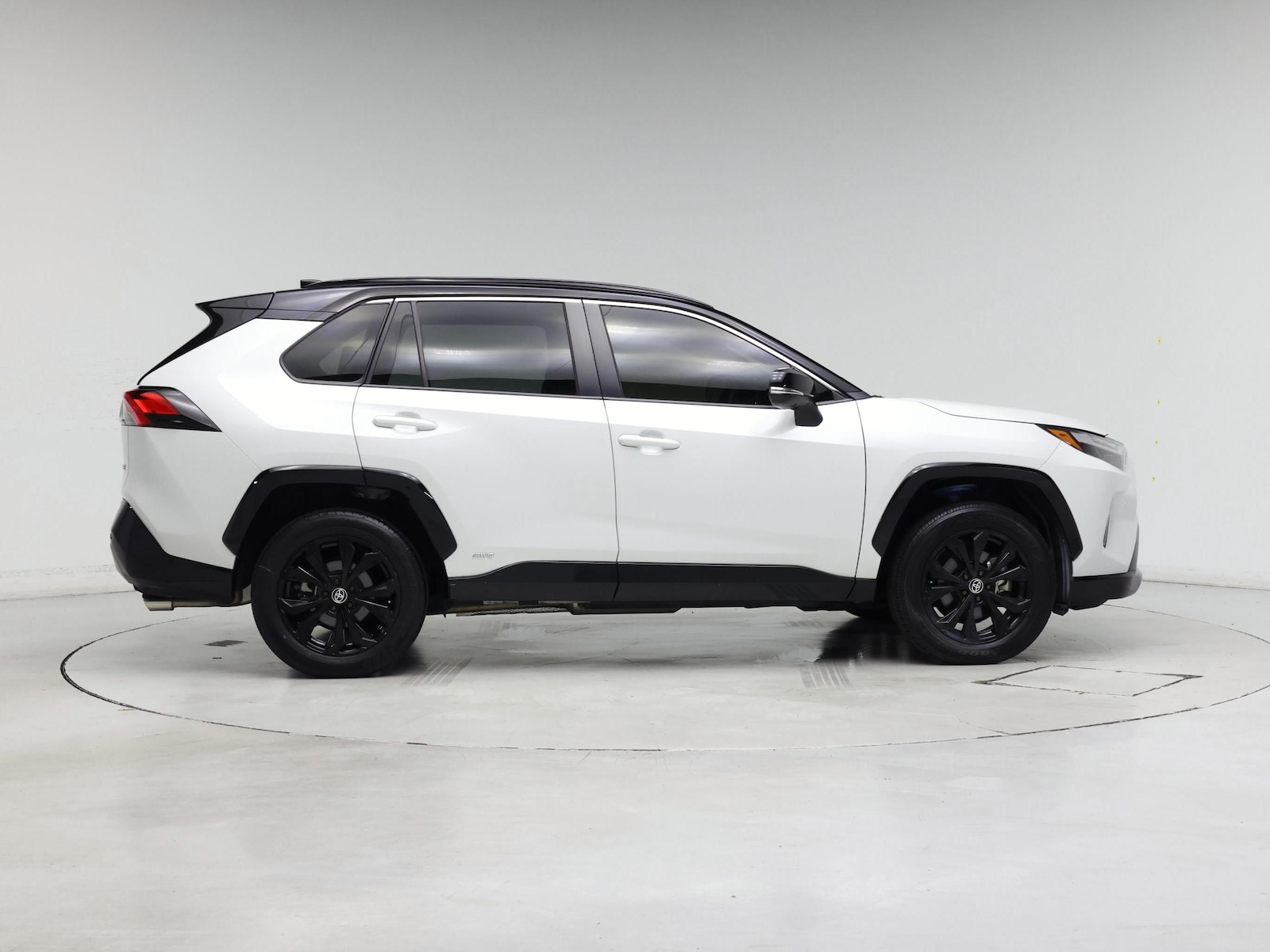 2024 Toyota RAV4 XSE - Photo 8