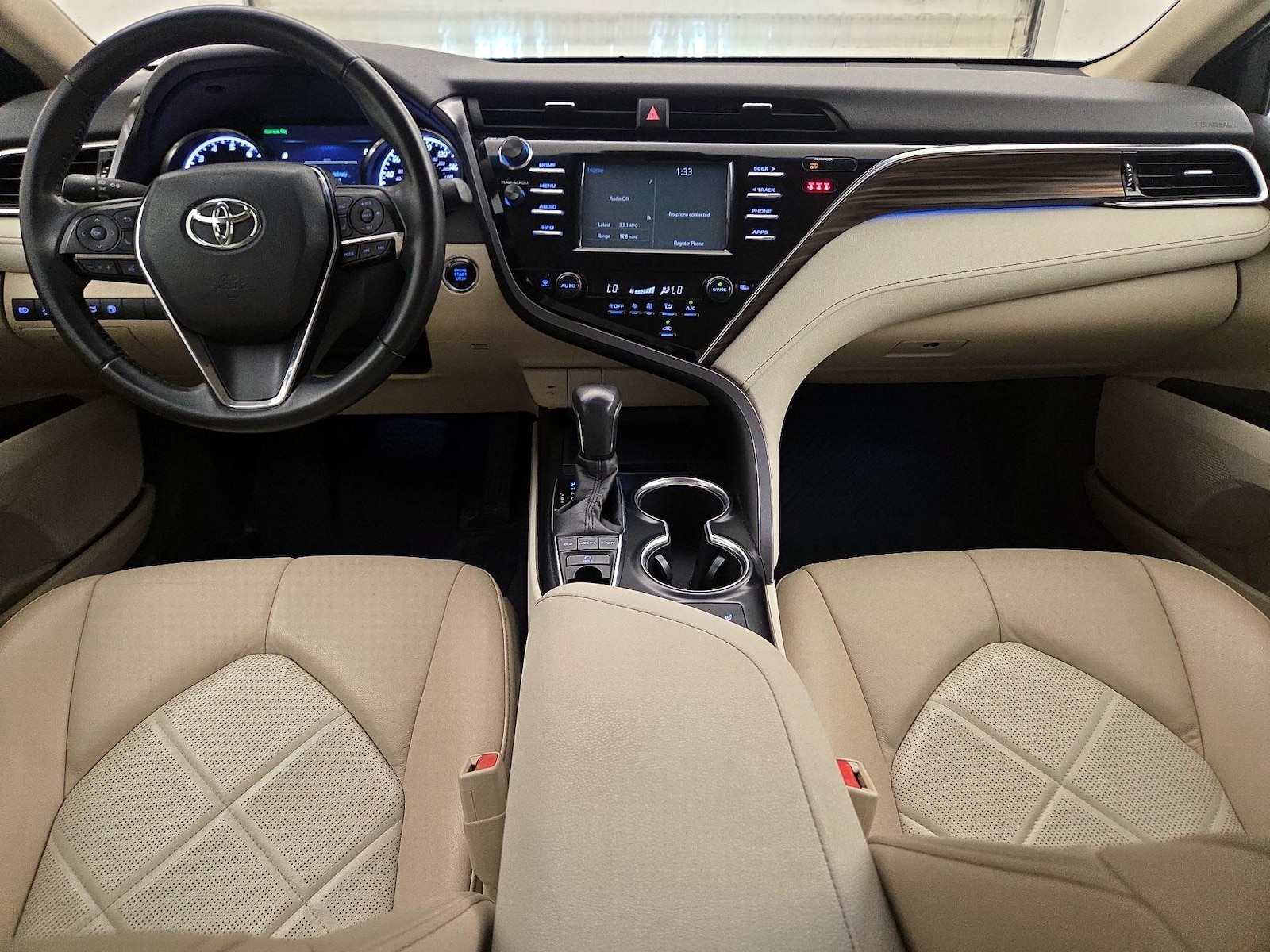 2018 Toyota Camry XLE - Photo 10