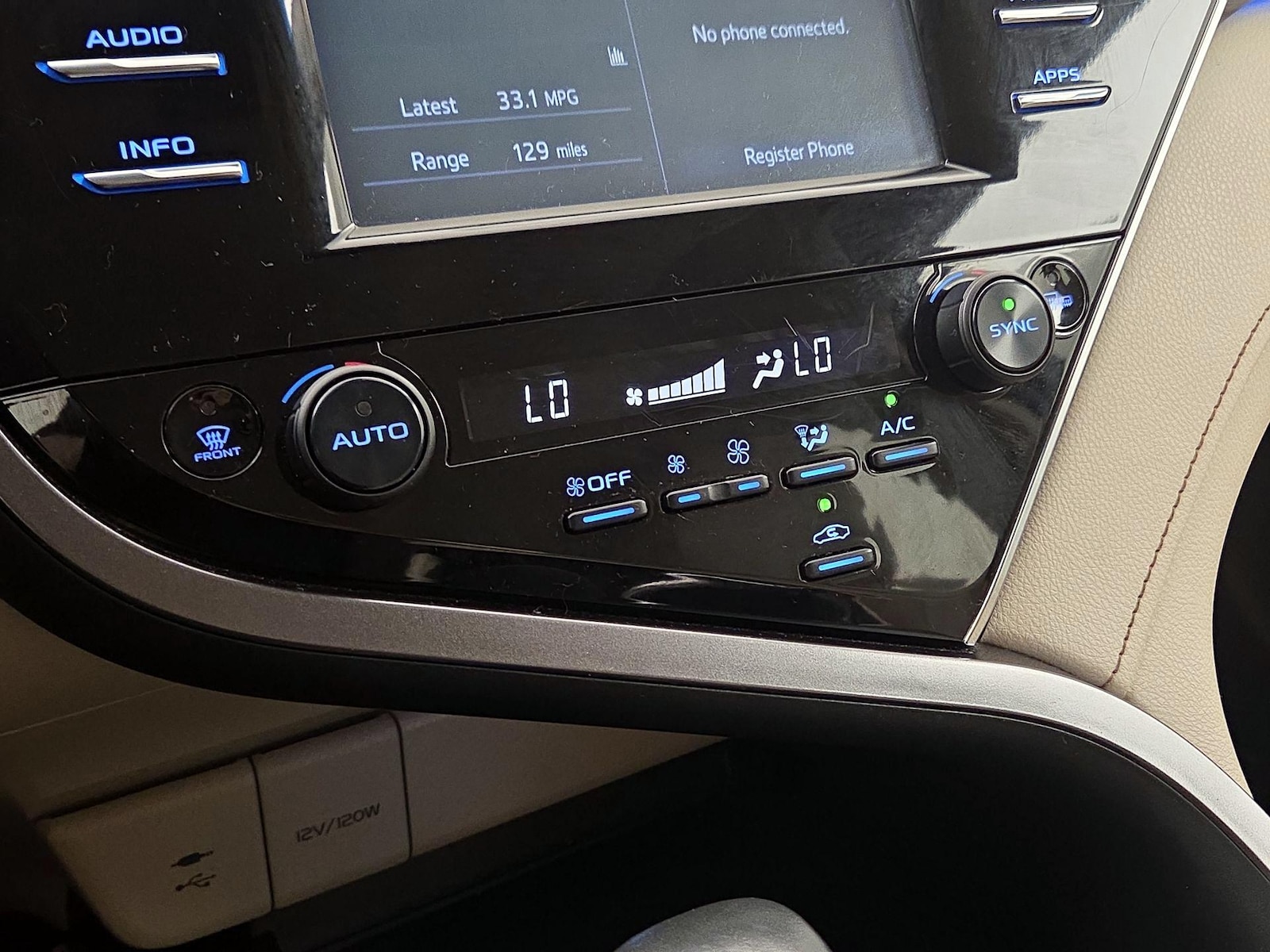 2018 Toyota Camry XLE - Photo 17