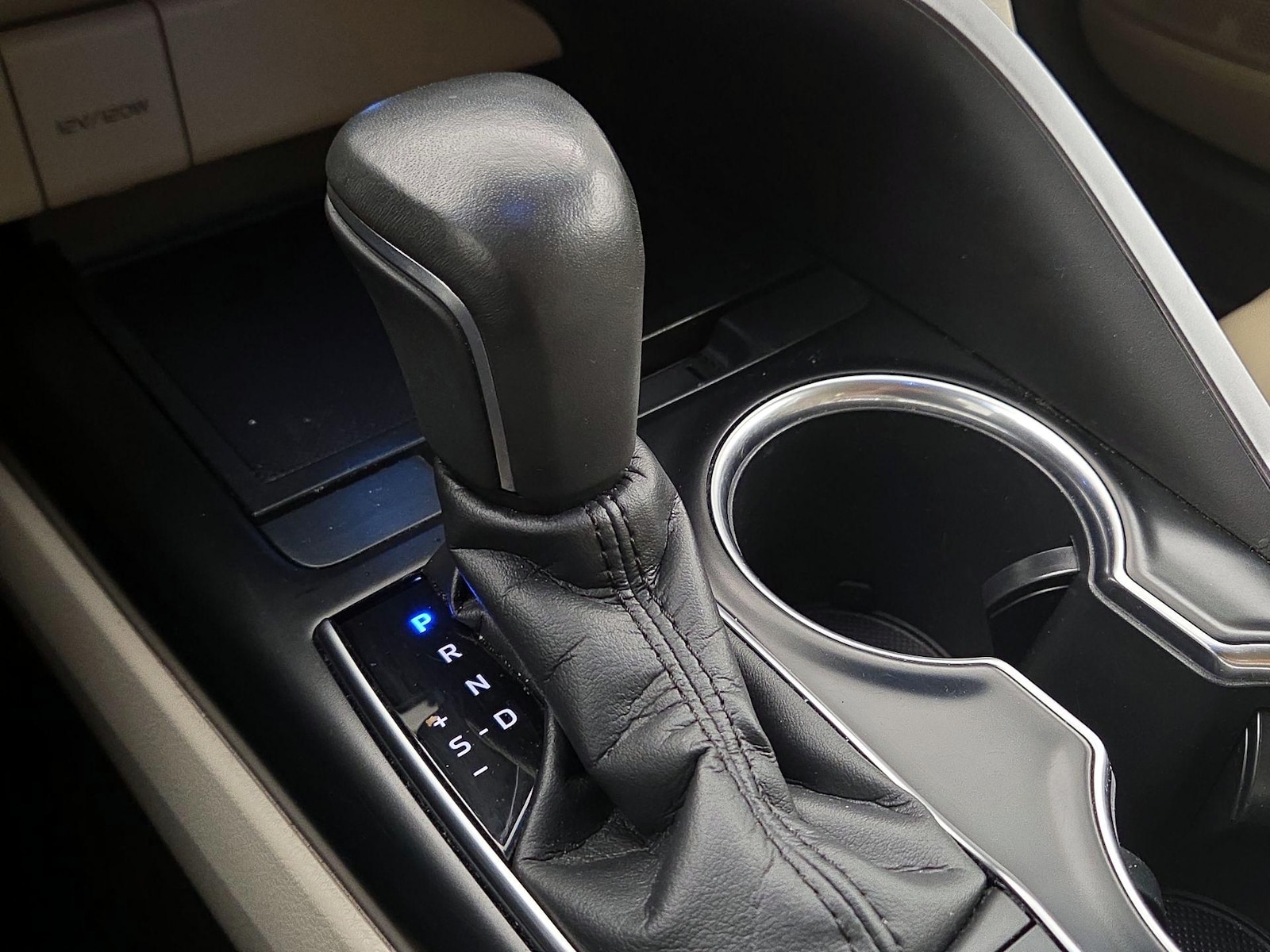 2018 Toyota Camry XLE - Photo 18