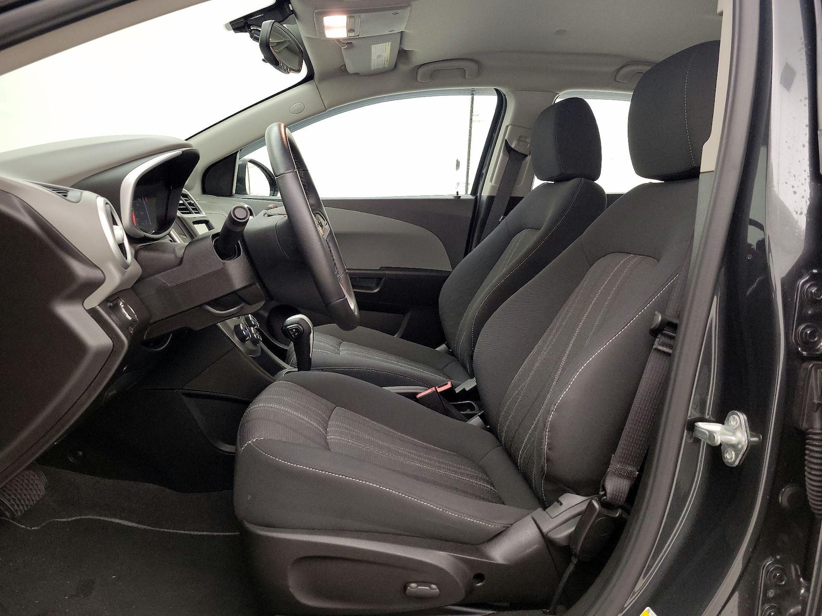 2019 Chevrolet Sonic LT - Photo 12