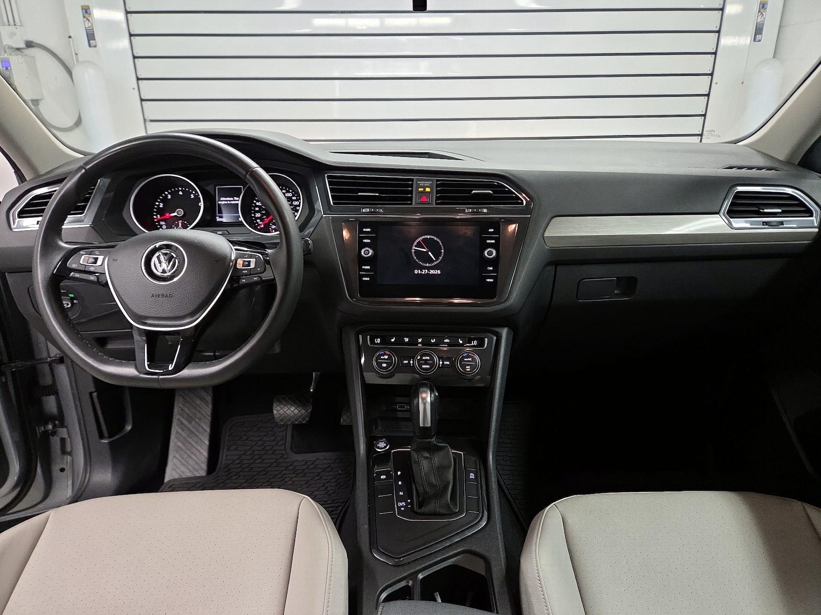 2020 Volkswagen Tiguan SE - Photo 10