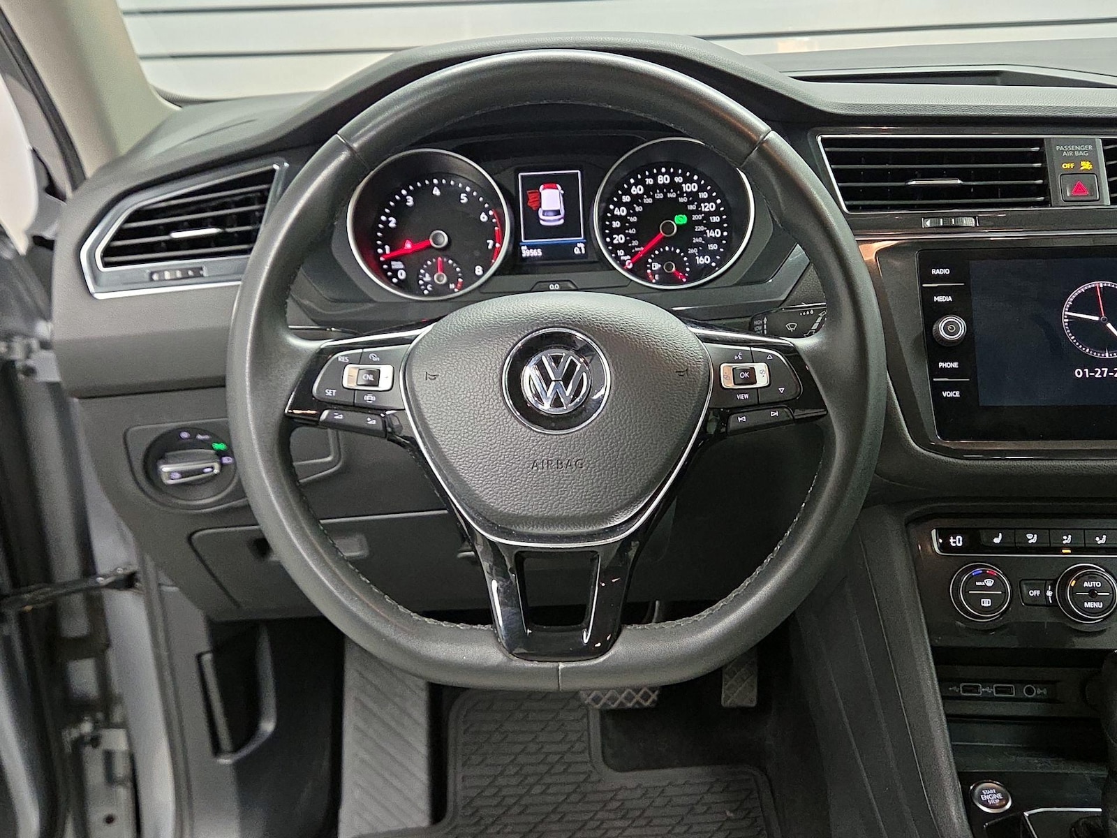 2020 Volkswagen Tiguan SE - Photo 11
