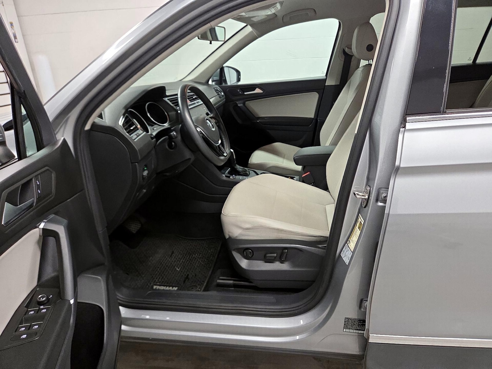 2020 Volkswagen Tiguan SE - Photo 12