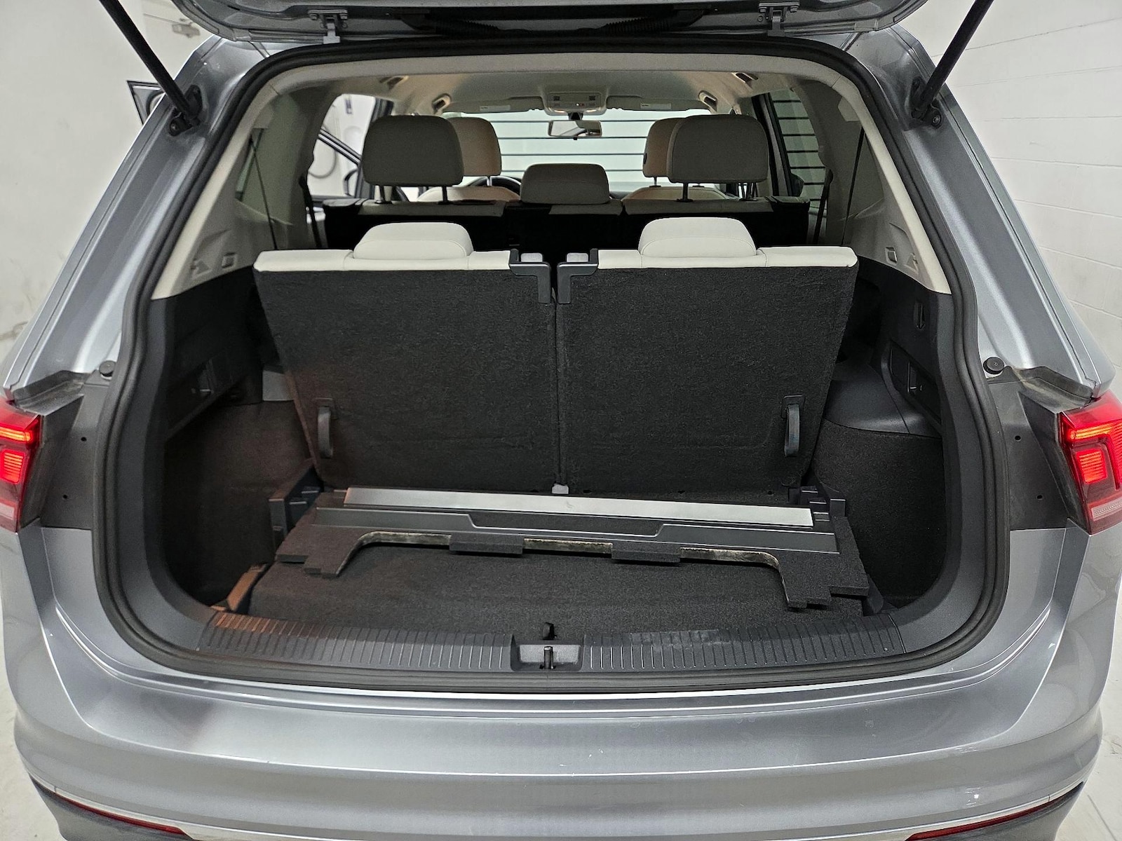 2020 Volkswagen Tiguan SE - Photo 17