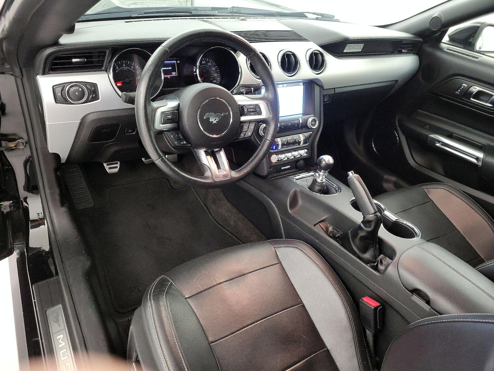 2017 Ford Mustang GT Premium - Photo 8