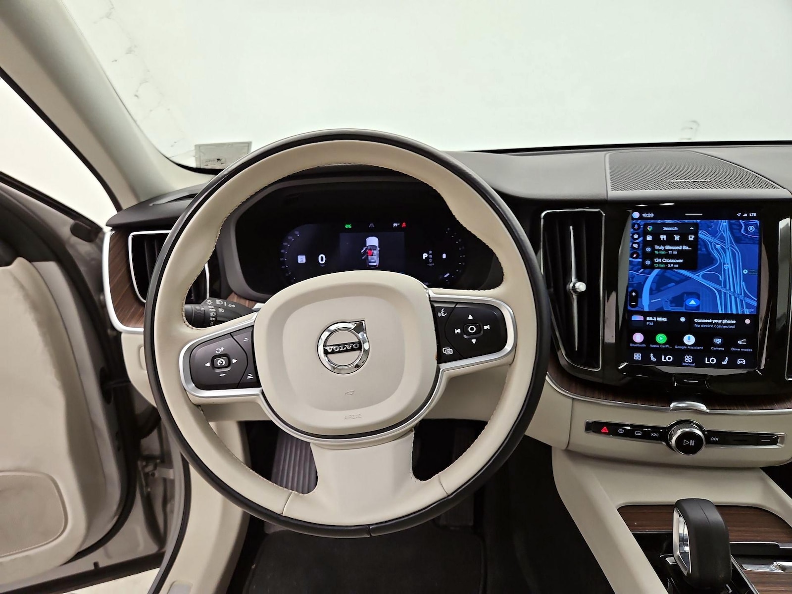 2022 Volvo XC60 Momentum - Photo 11