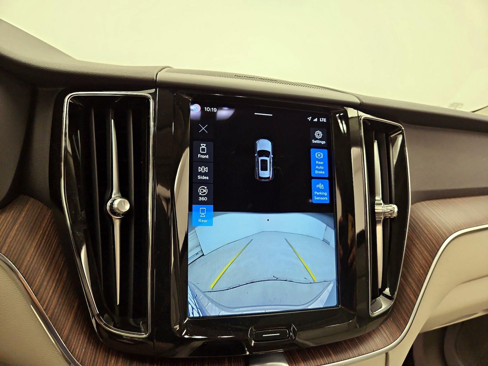 2022 Volvo XC60 Momentum - Photo 16