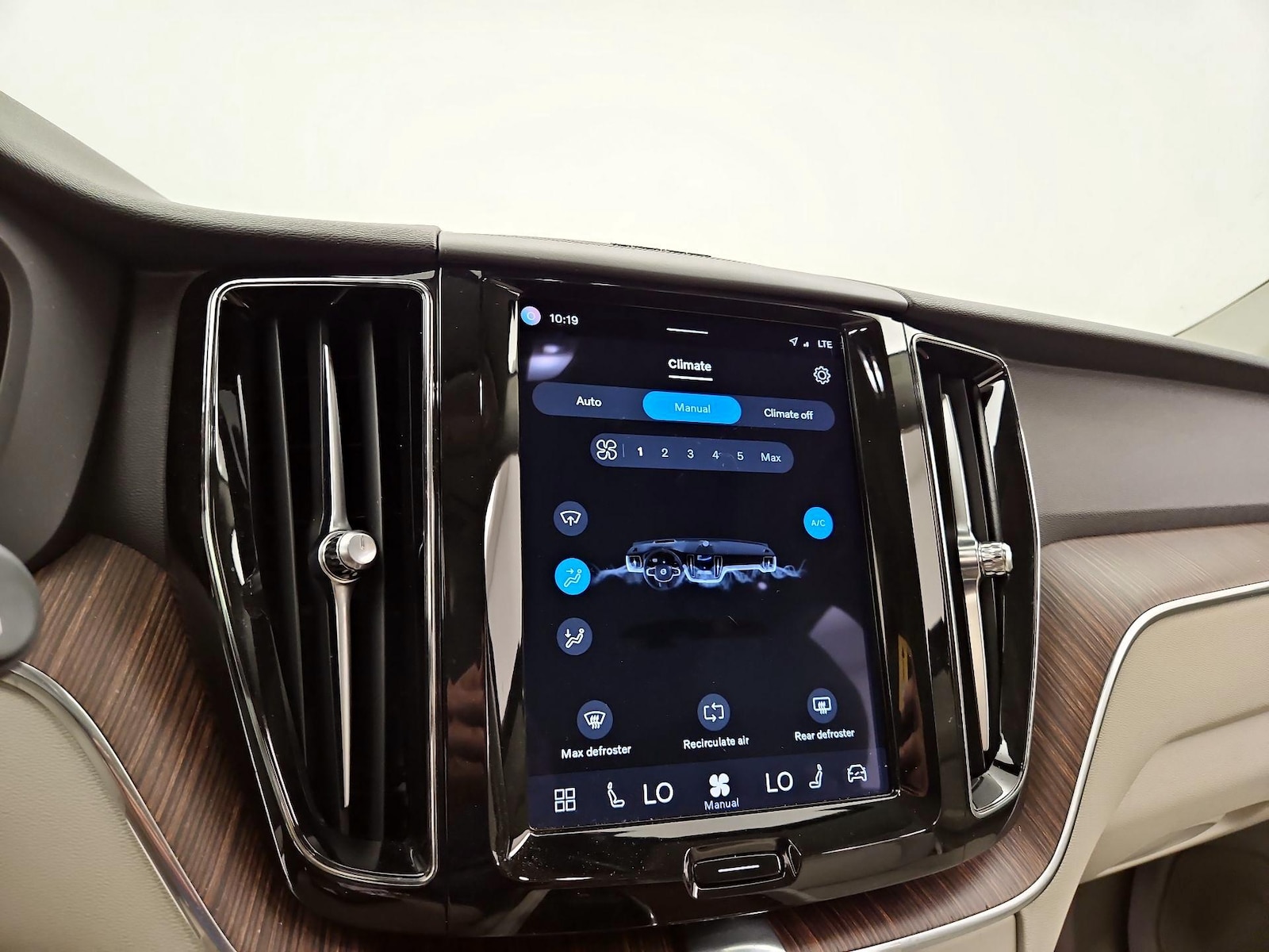 2022 Volvo XC60 Momentum - Photo 18