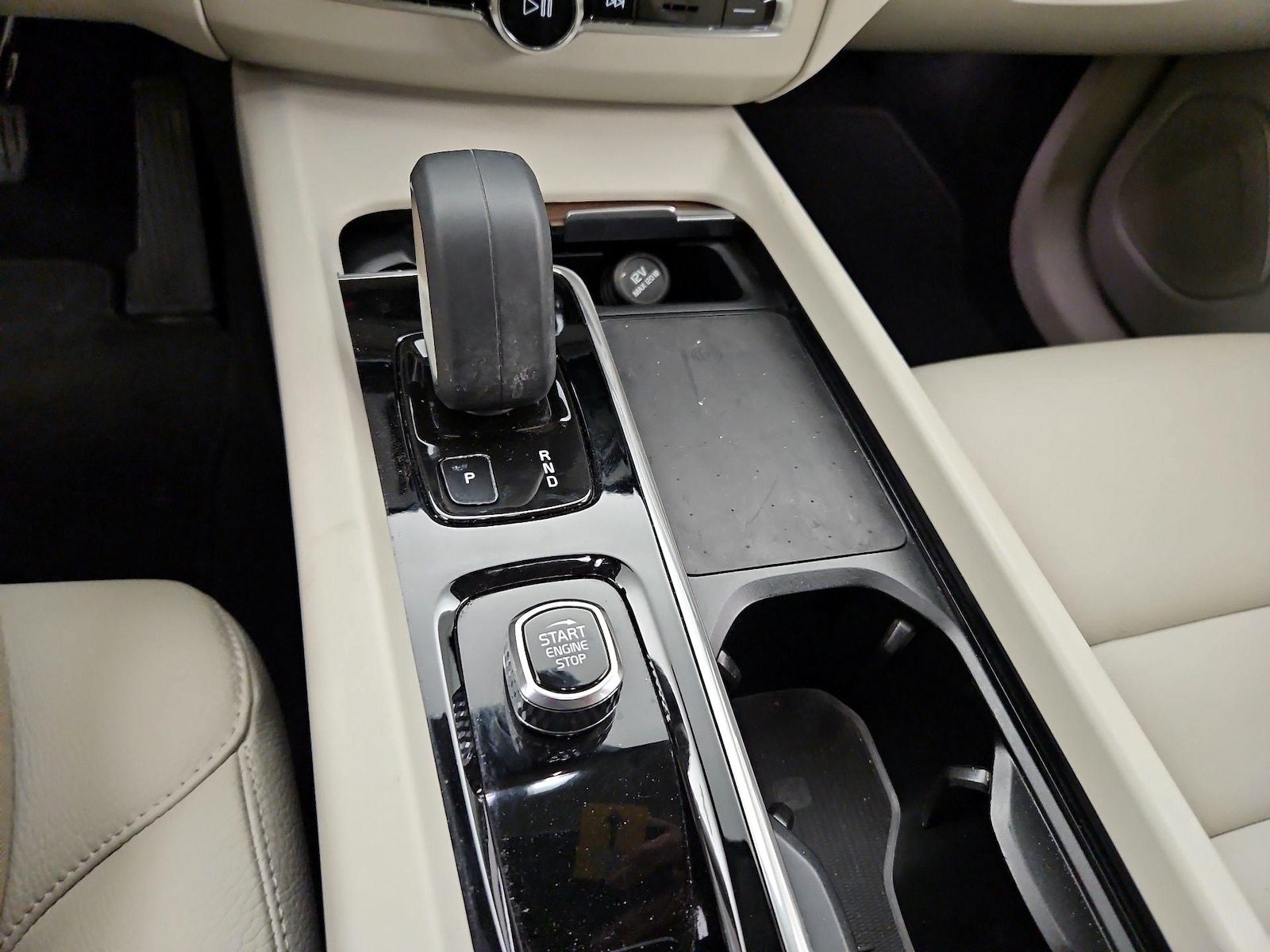 2022 Volvo XC60 Momentum - Photo 19