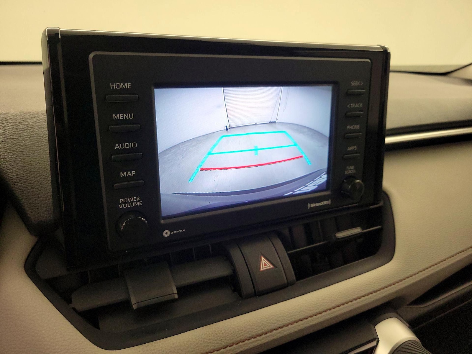 2021 Toyota RAV4 XLE - Photo 14