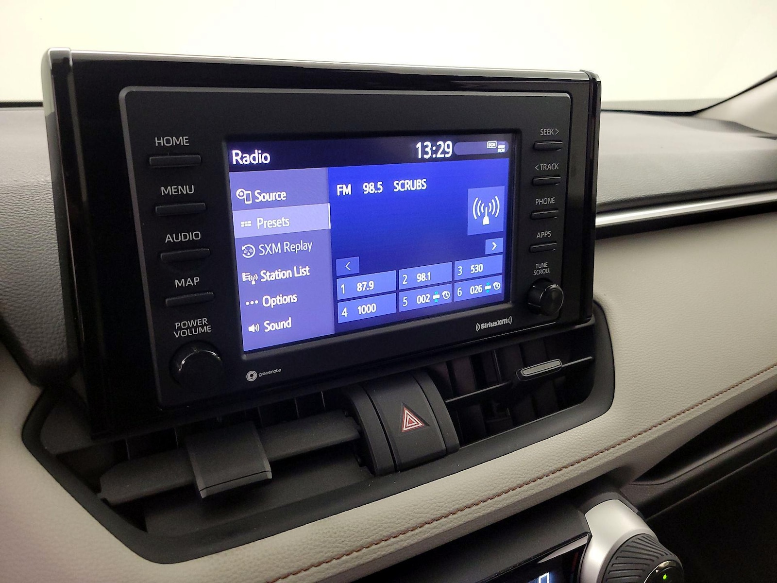 2021 Toyota RAV4 XLE - Photo 15