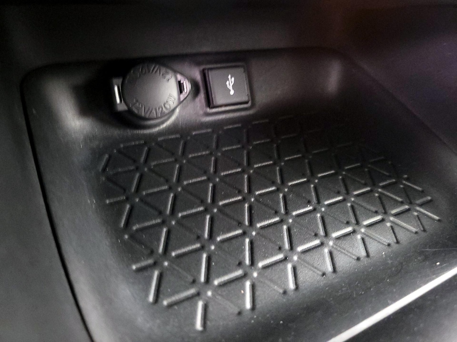 2021 Toyota RAV4 XLE - Photo 18