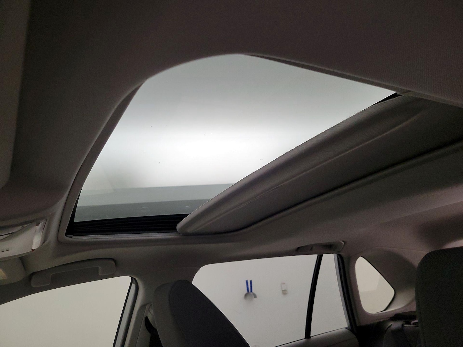 2021 Toyota RAV4 XLE - Photo 19