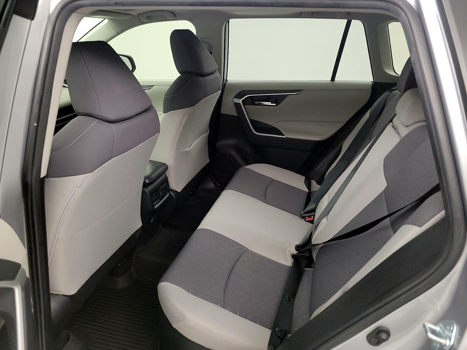 2021 Toyota RAV4 XLE - Photo 20