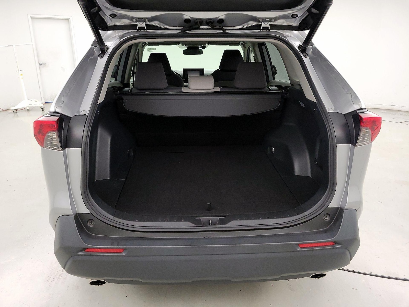 2021 Toyota RAV4 XLE - Photo 21