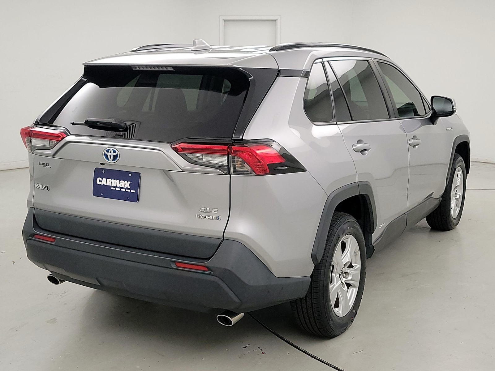 2021 Toyota RAV4 XLE - Photo 6